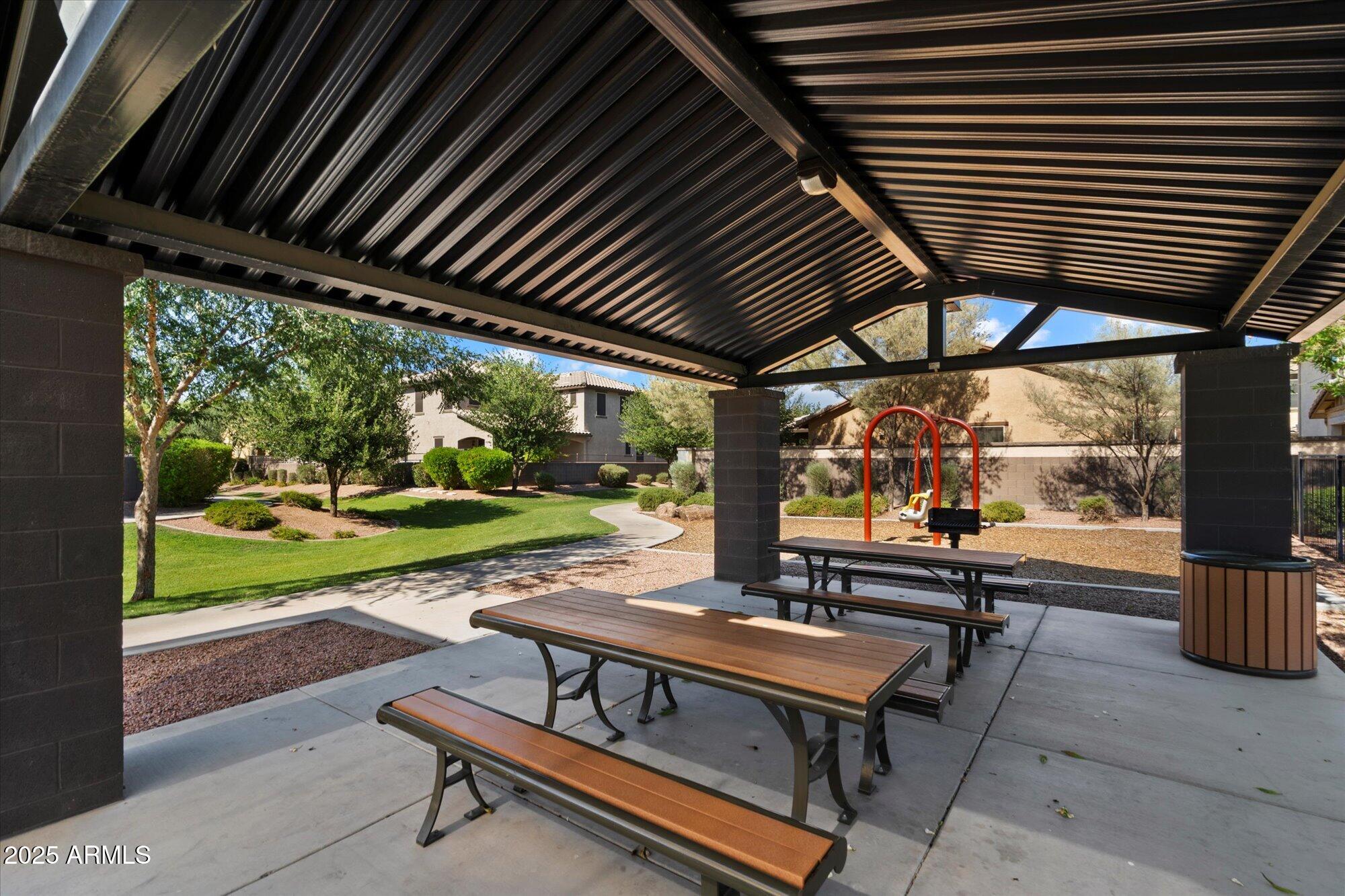 203 E ROADRUNNER Drive, Chandler