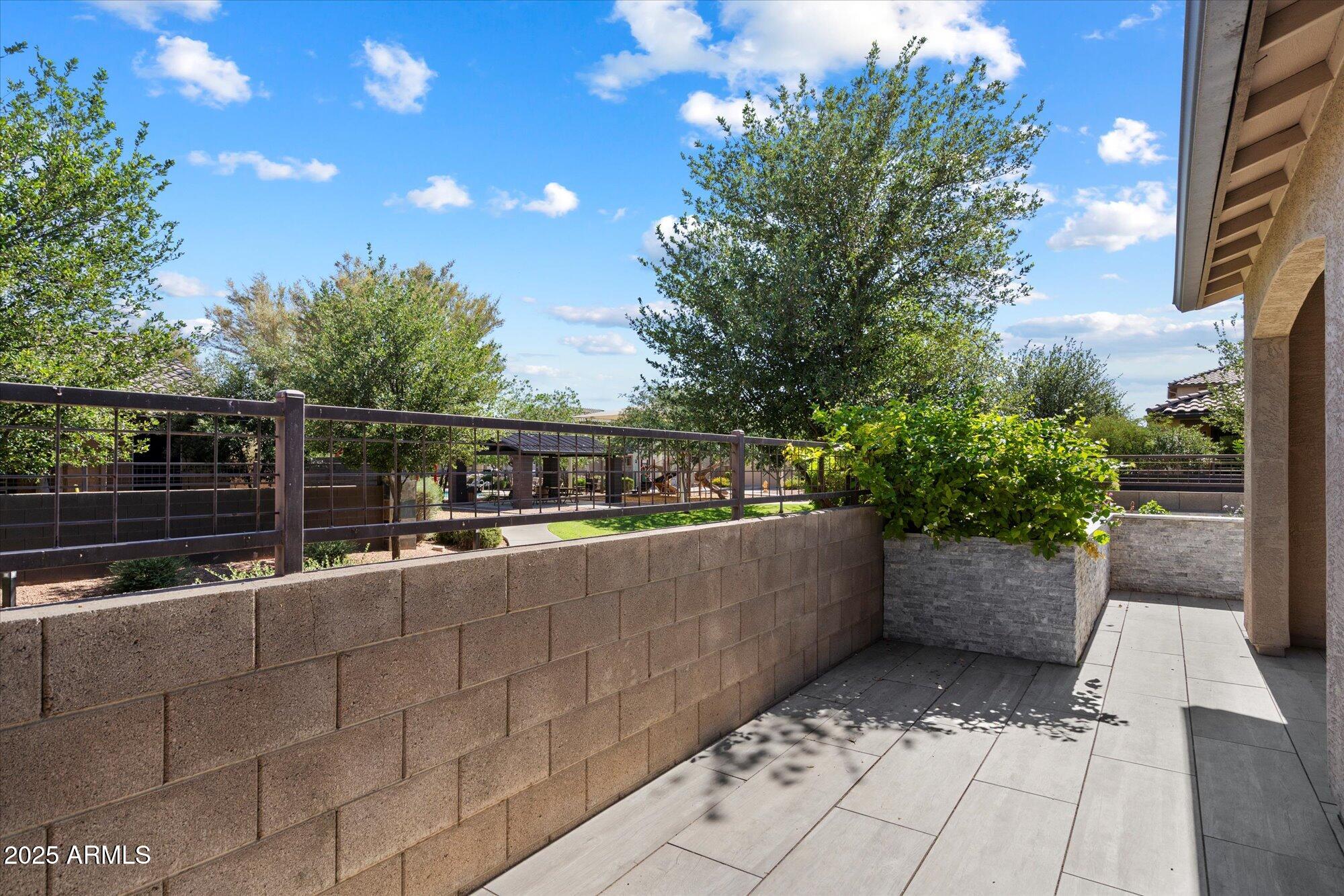 203 E ROADRUNNER Drive, Chandler