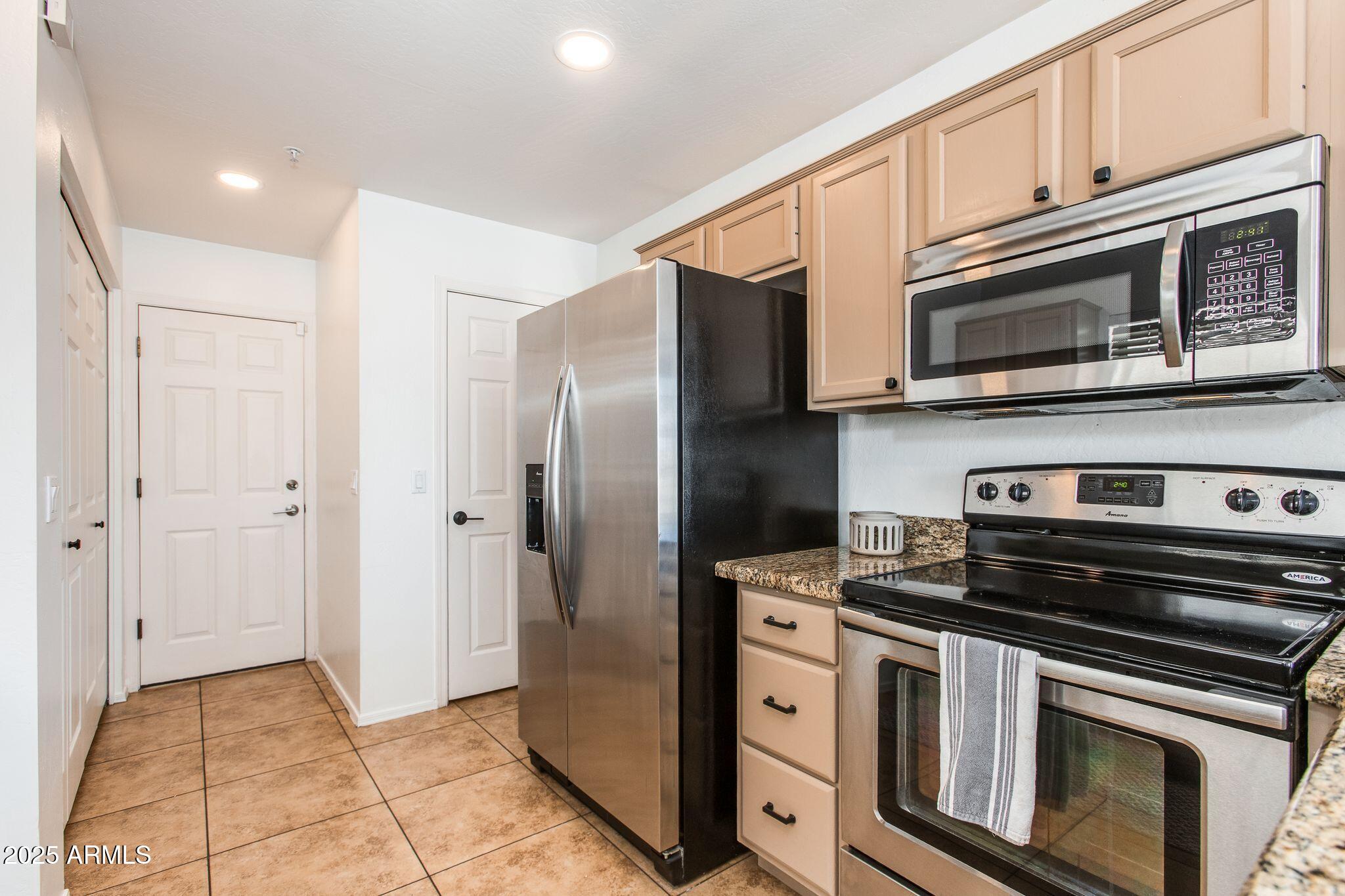 2647 N MILLER Road, 12