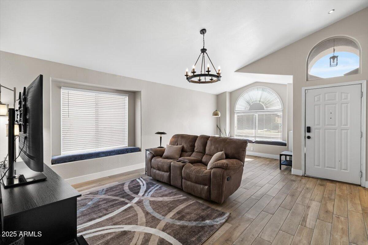 110 W ROSEMONTE Drive