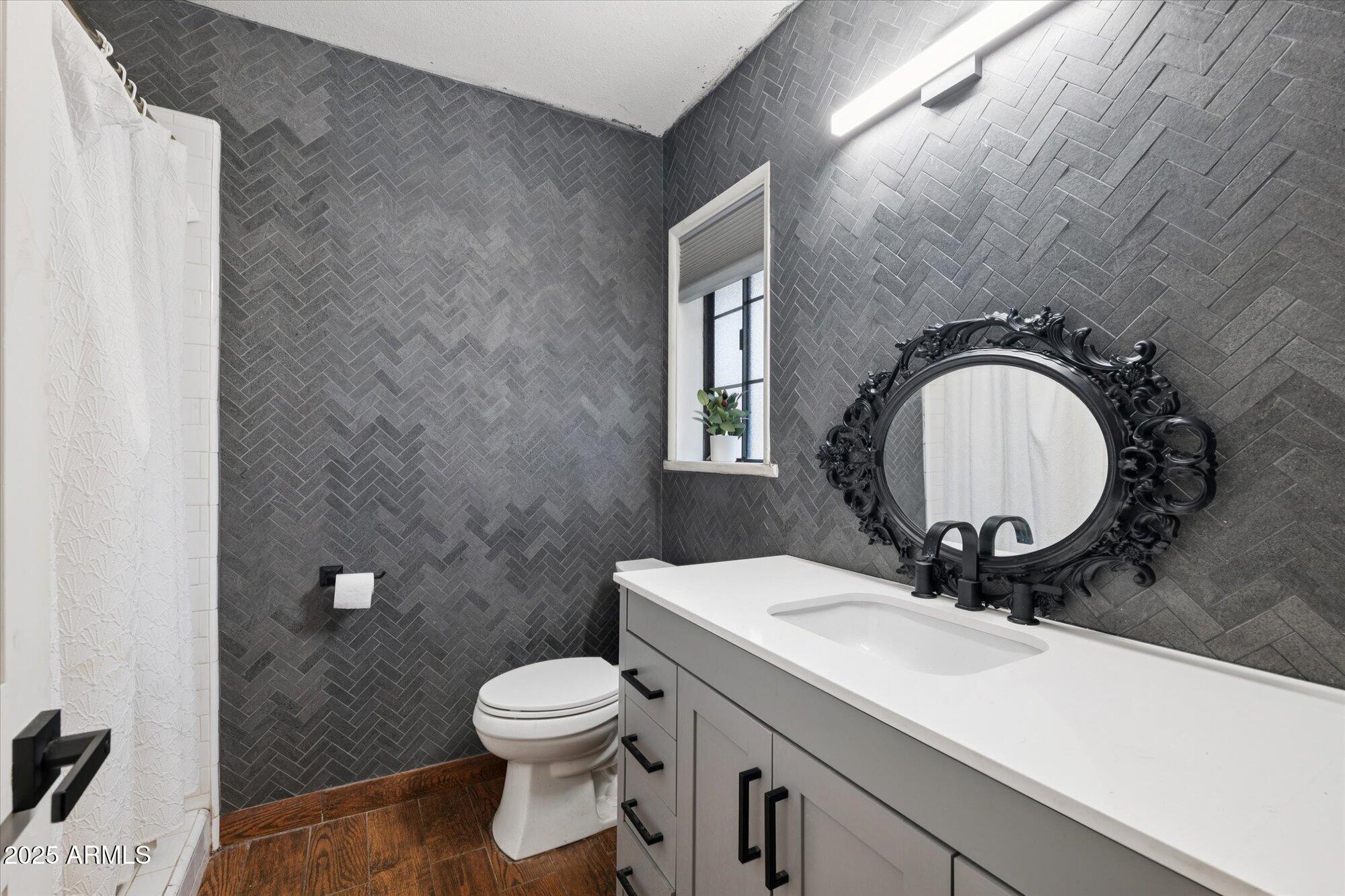 105 E CLAREMONT Street