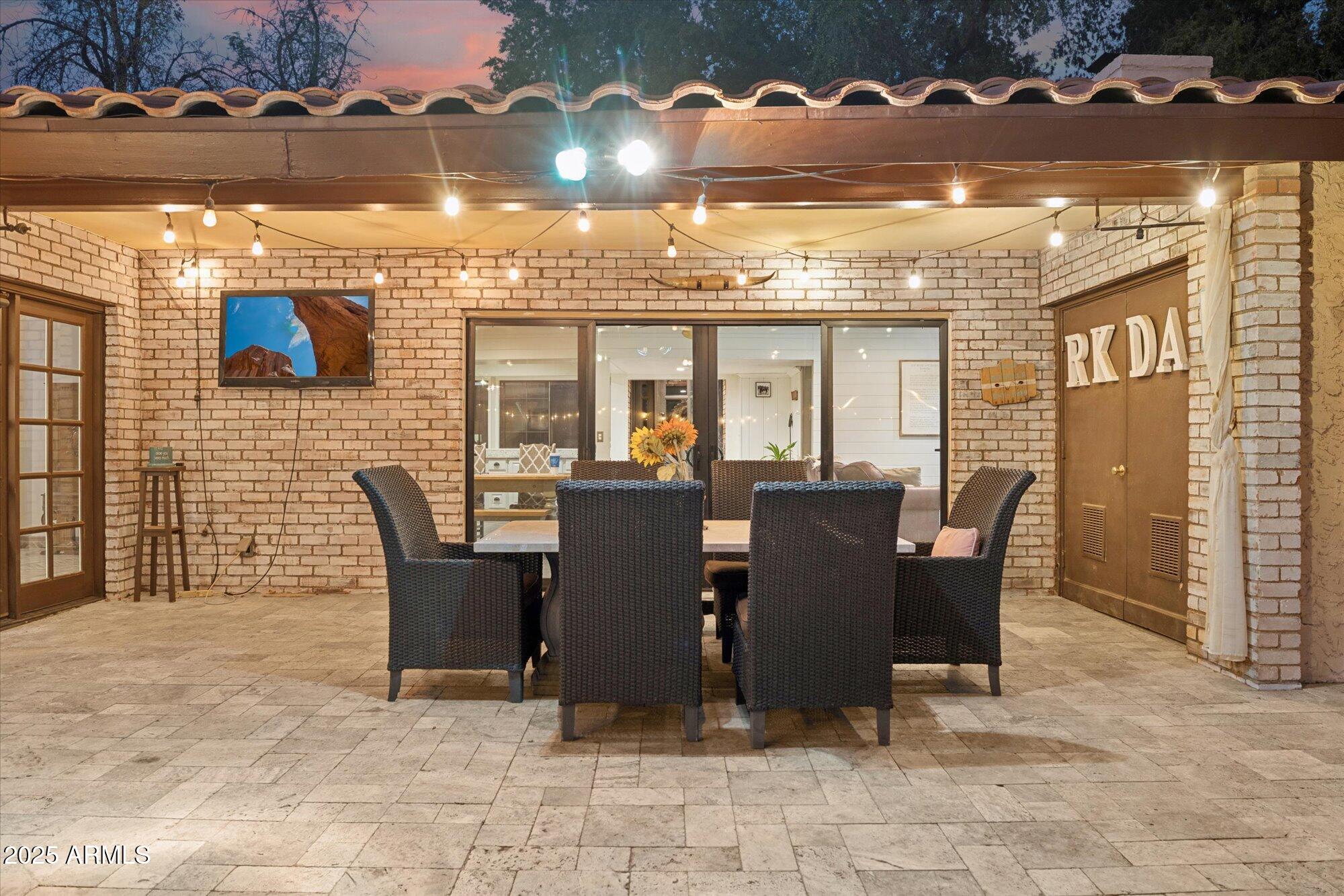 105 E CLAREMONT Street