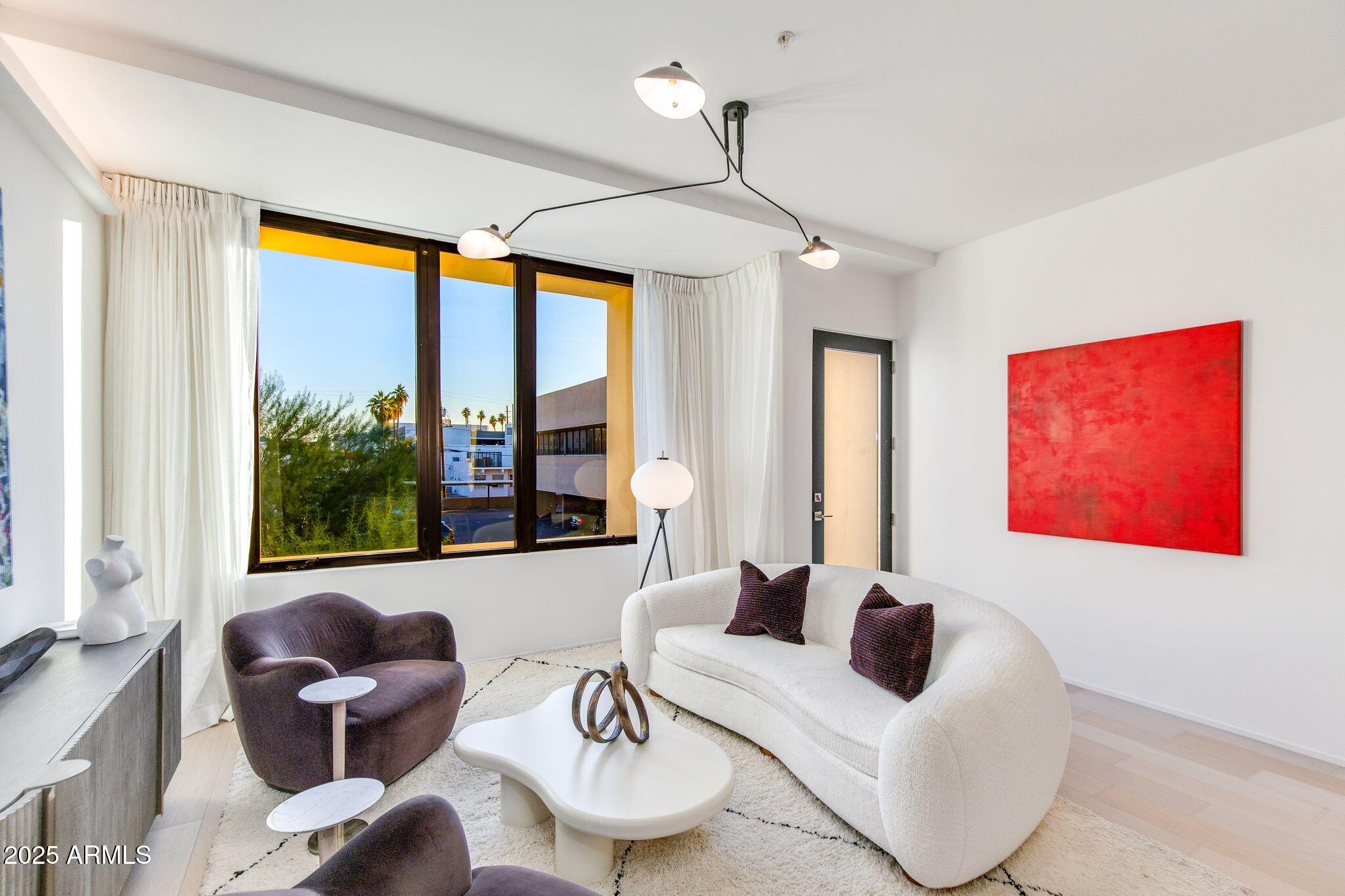 312 E WINDSOR Avenue, 4