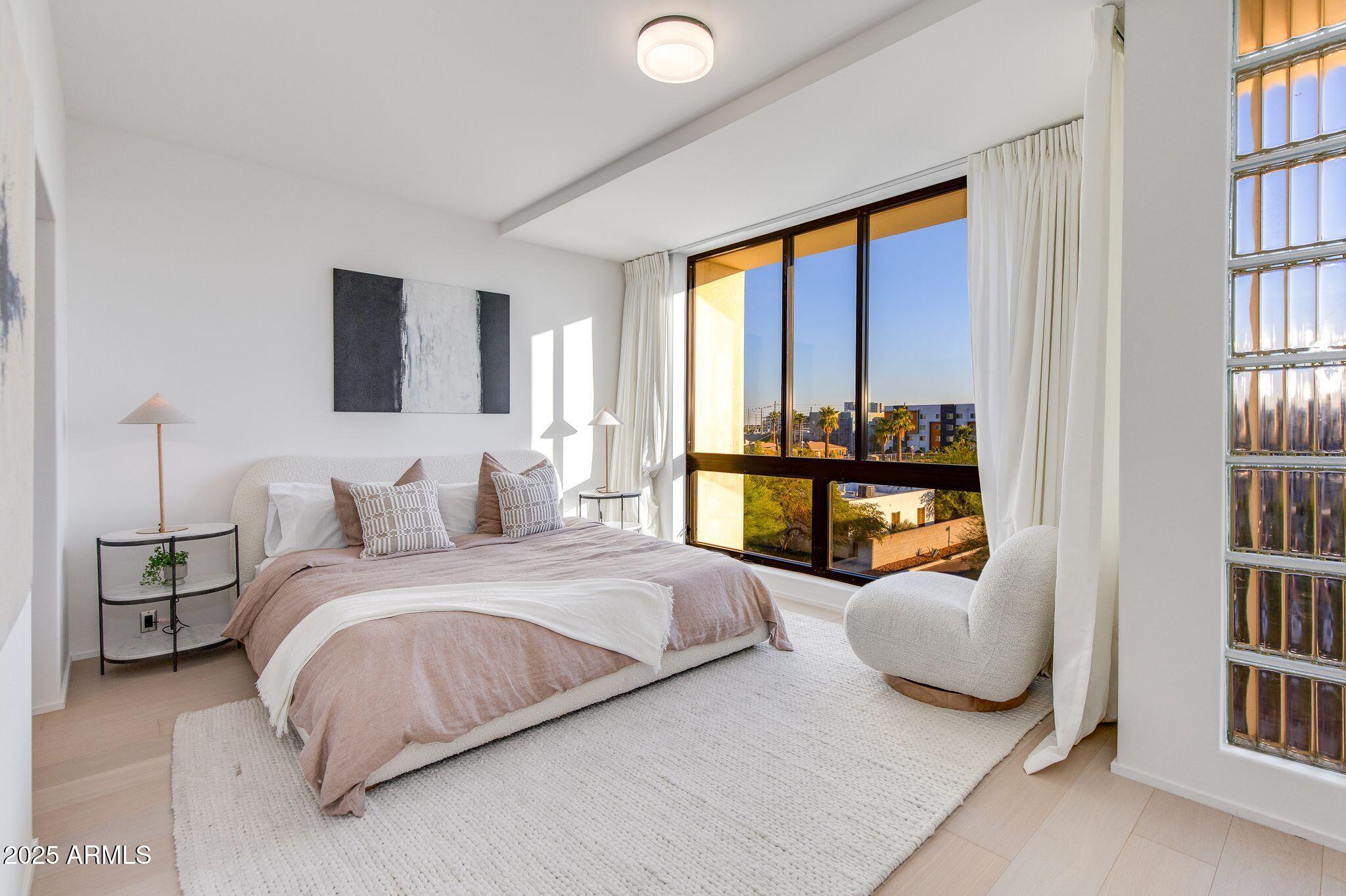 312 E WINDSOR Avenue, 4