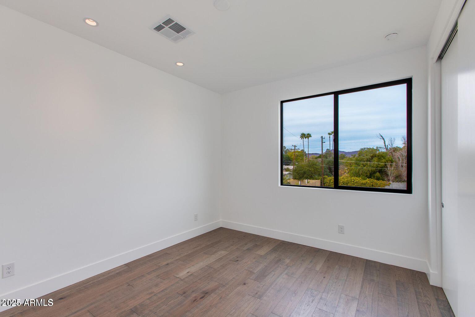 100 W NORTHERN Avenue 15