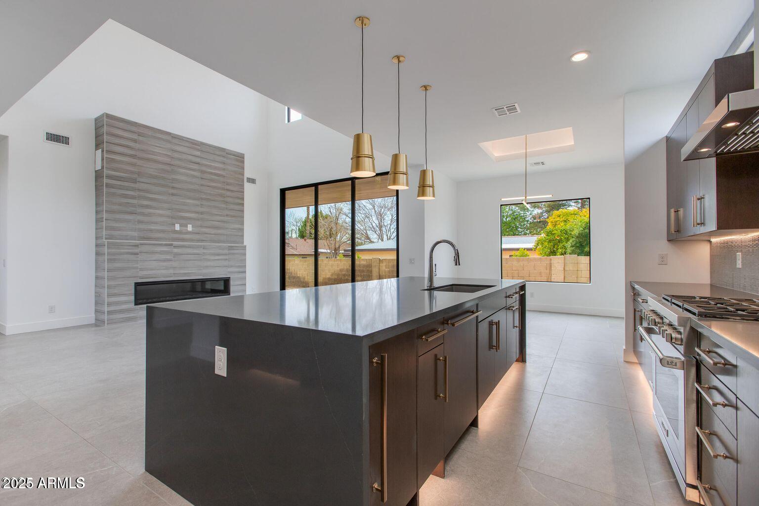 100 W NORTHERN Avenue 15