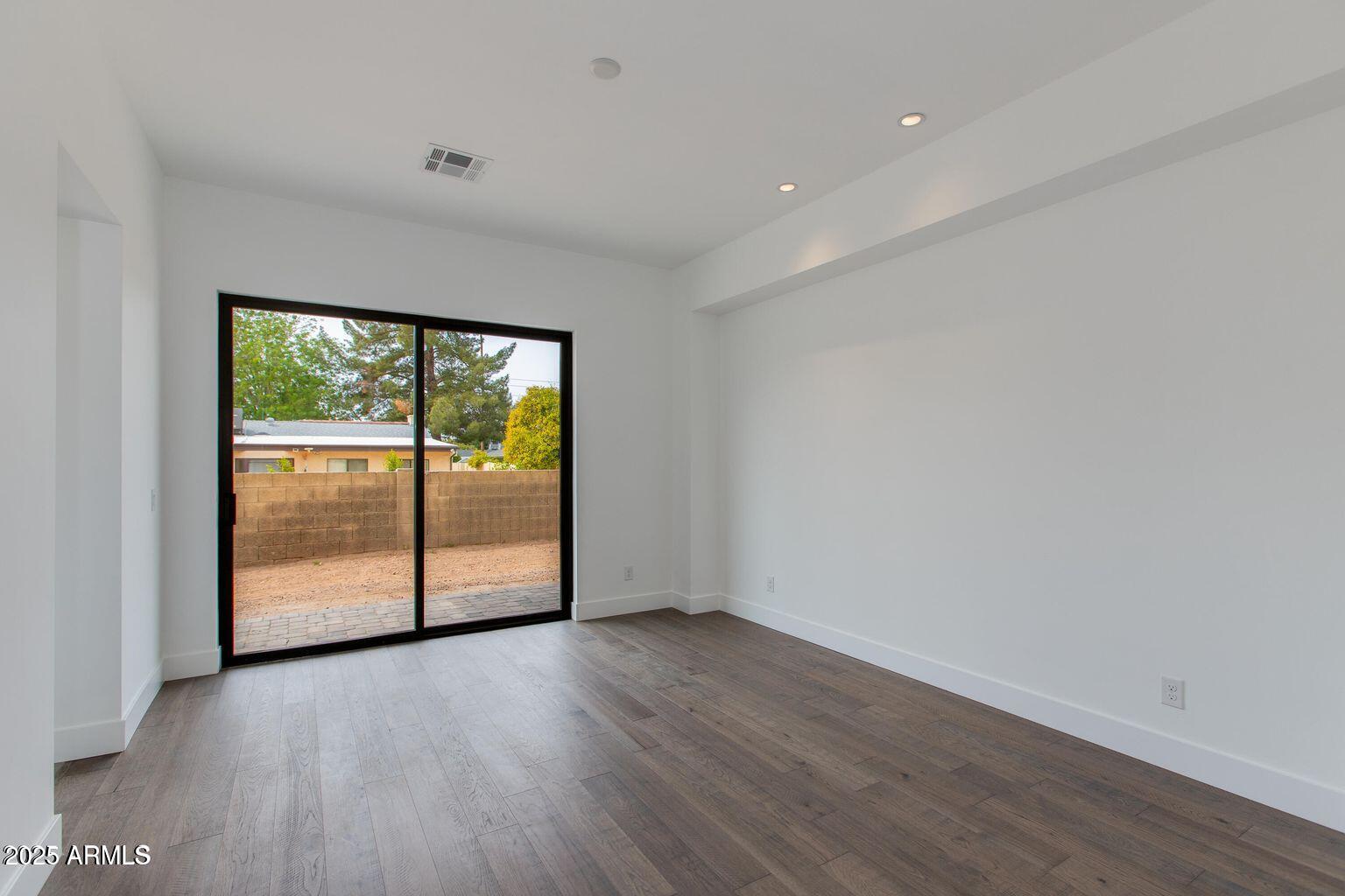 100 W NORTHERN Avenue 15