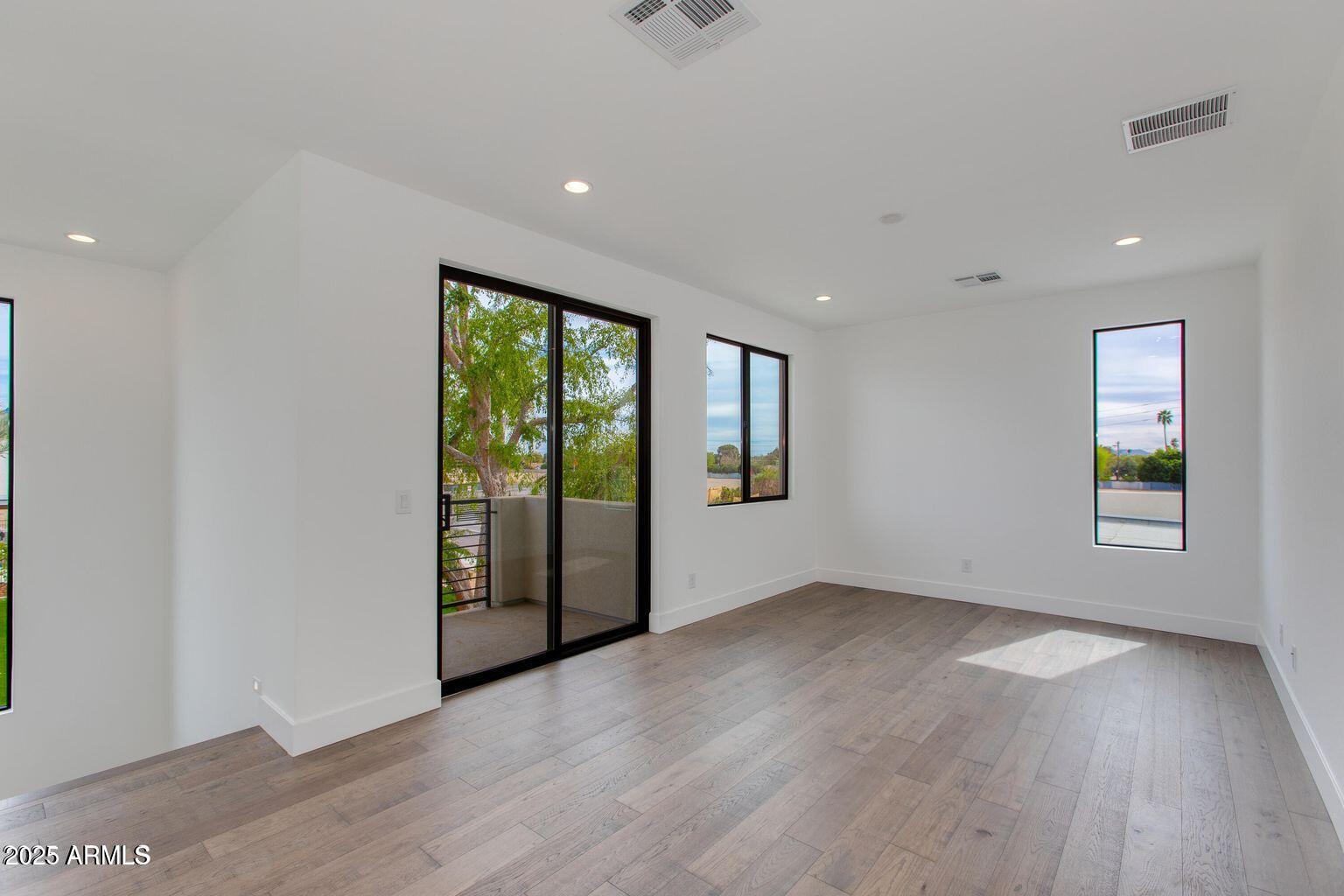 100 W NORTHERN Avenue 15