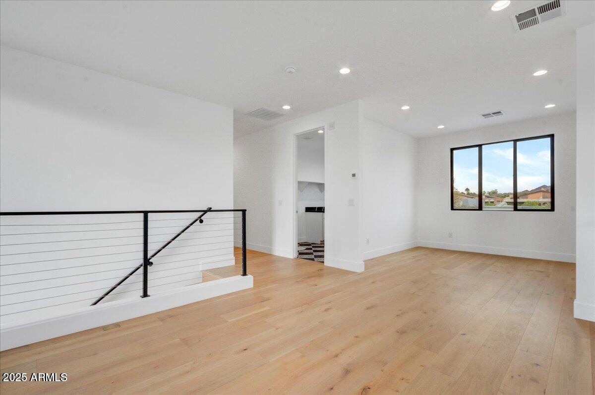 100 W NORTHERN Avenue 4