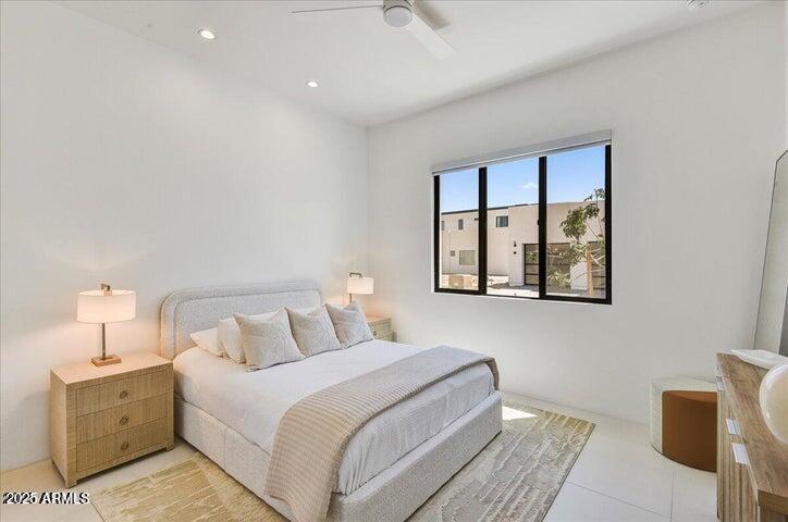 100 W NORTHERN Avenue 1