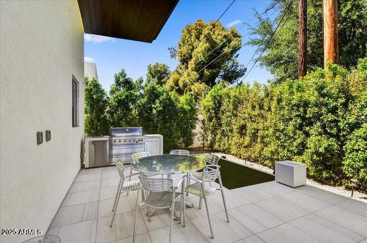 100 W NORTHERN Avenue 1