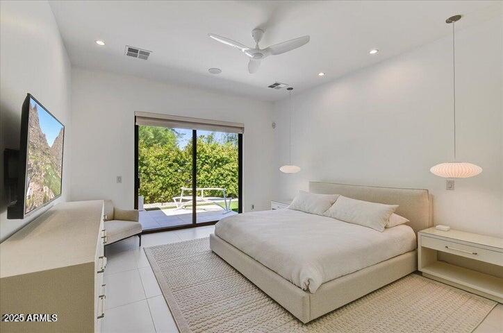 100 W NORTHERN Avenue 1