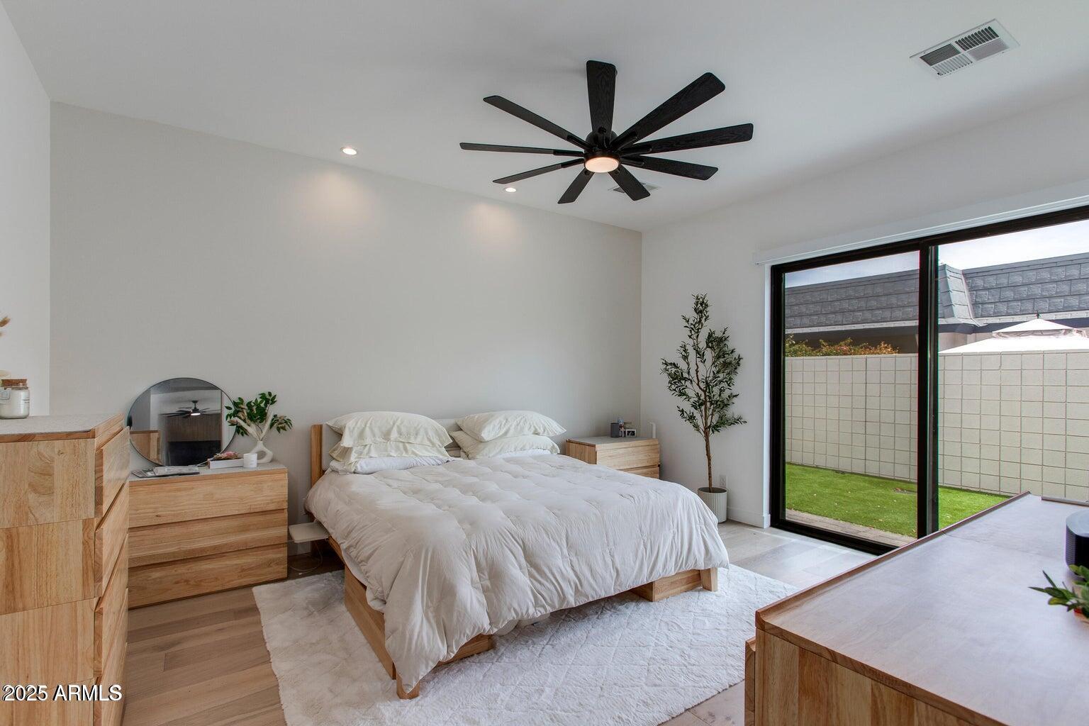 100 W Northern Avenue 17