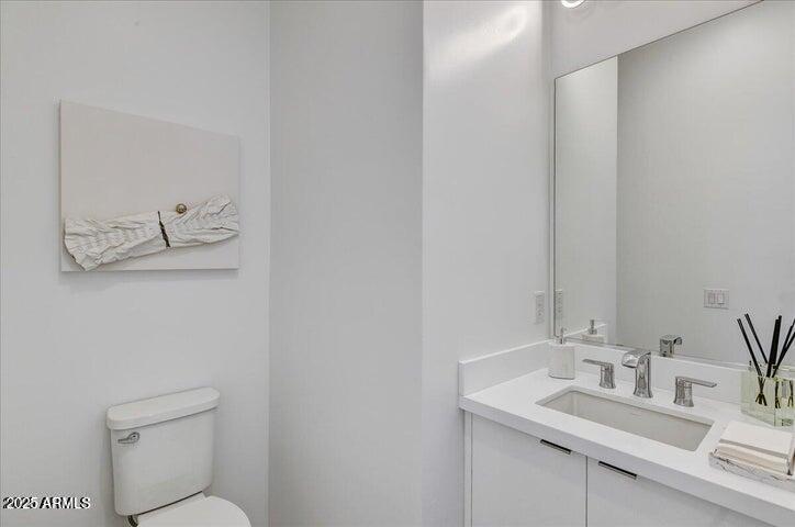 100 W NORTHERN Avenue 16