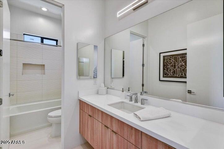 100 W NORTHERN Avenue 16