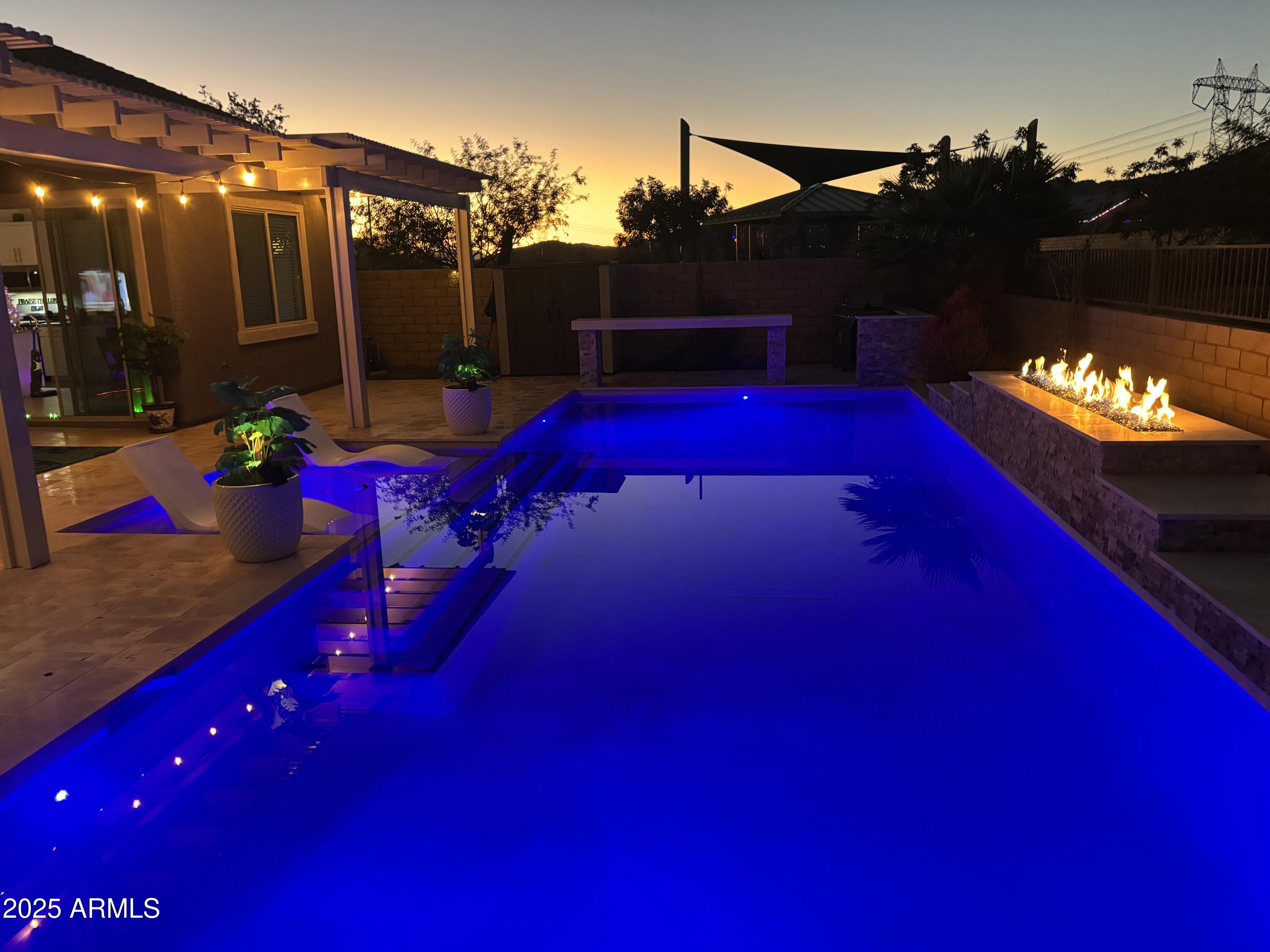 18562 W Thistle Landing Drive