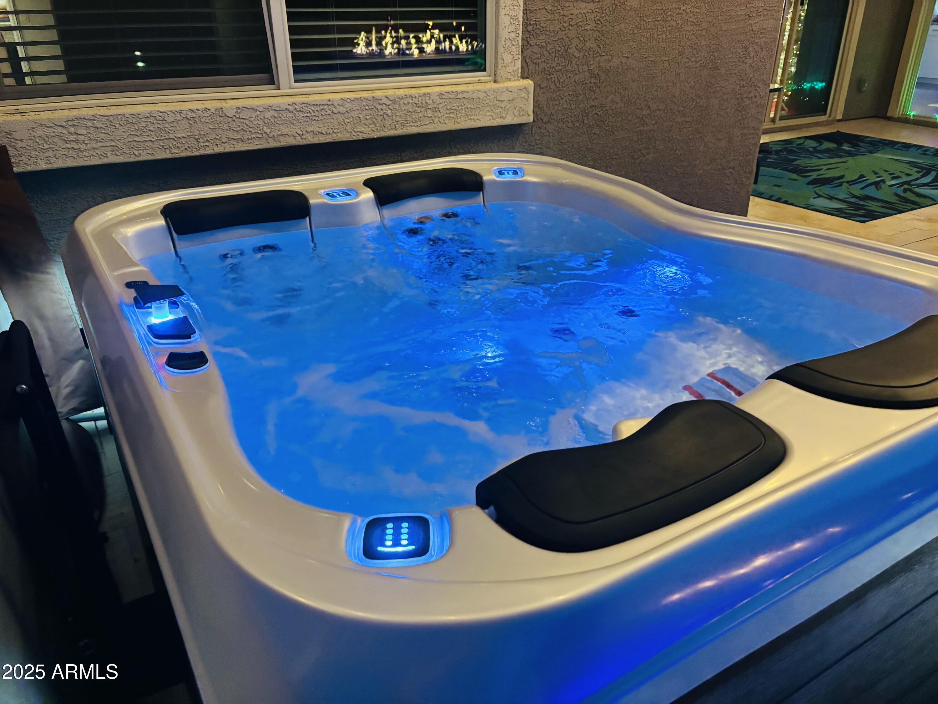 18562 W Thistle Landing Drive