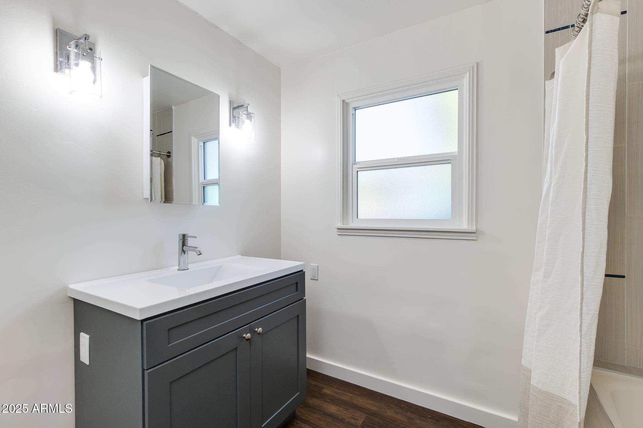 488 N WASHINGTON Street