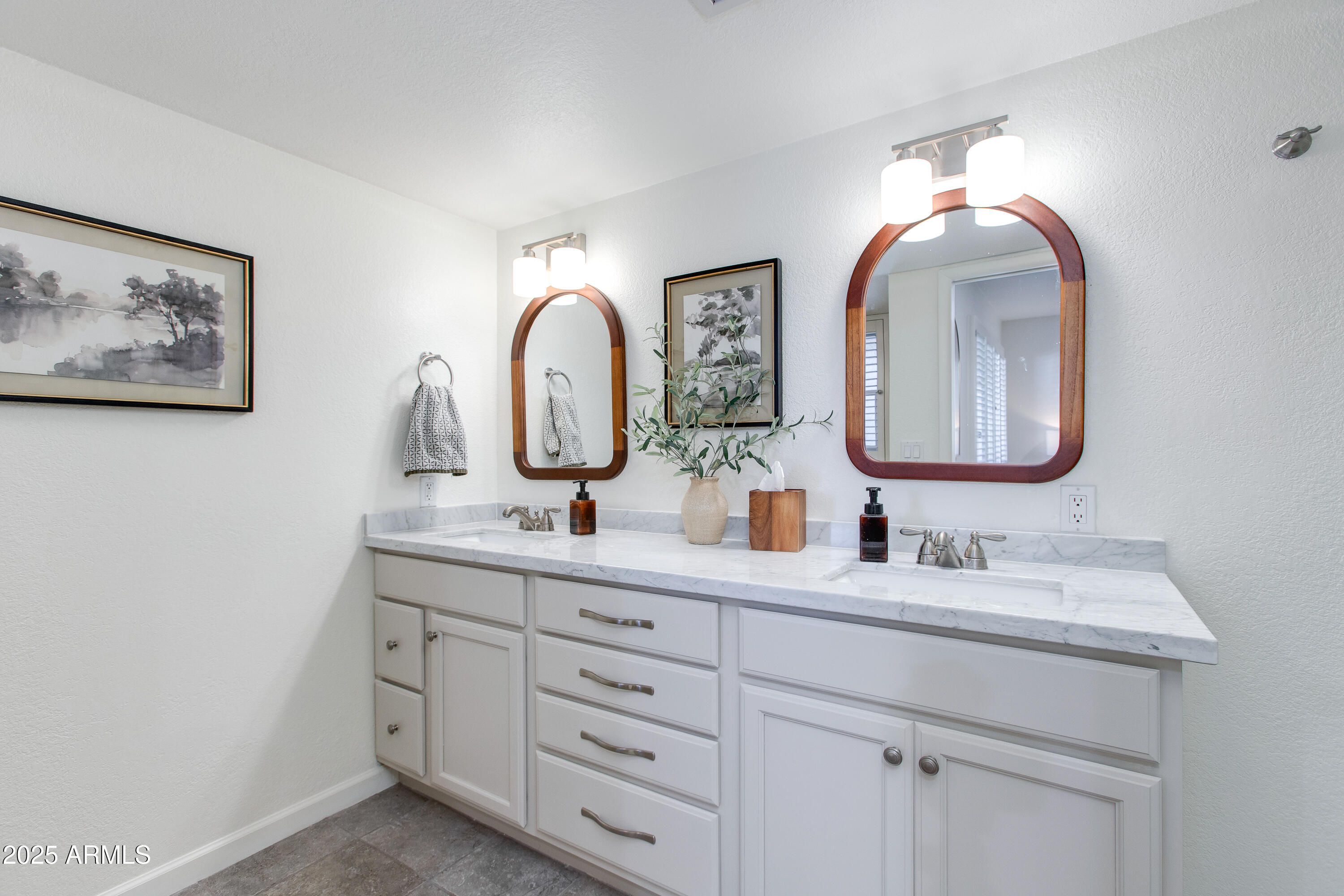 10 W GEORGIA Avenue 6