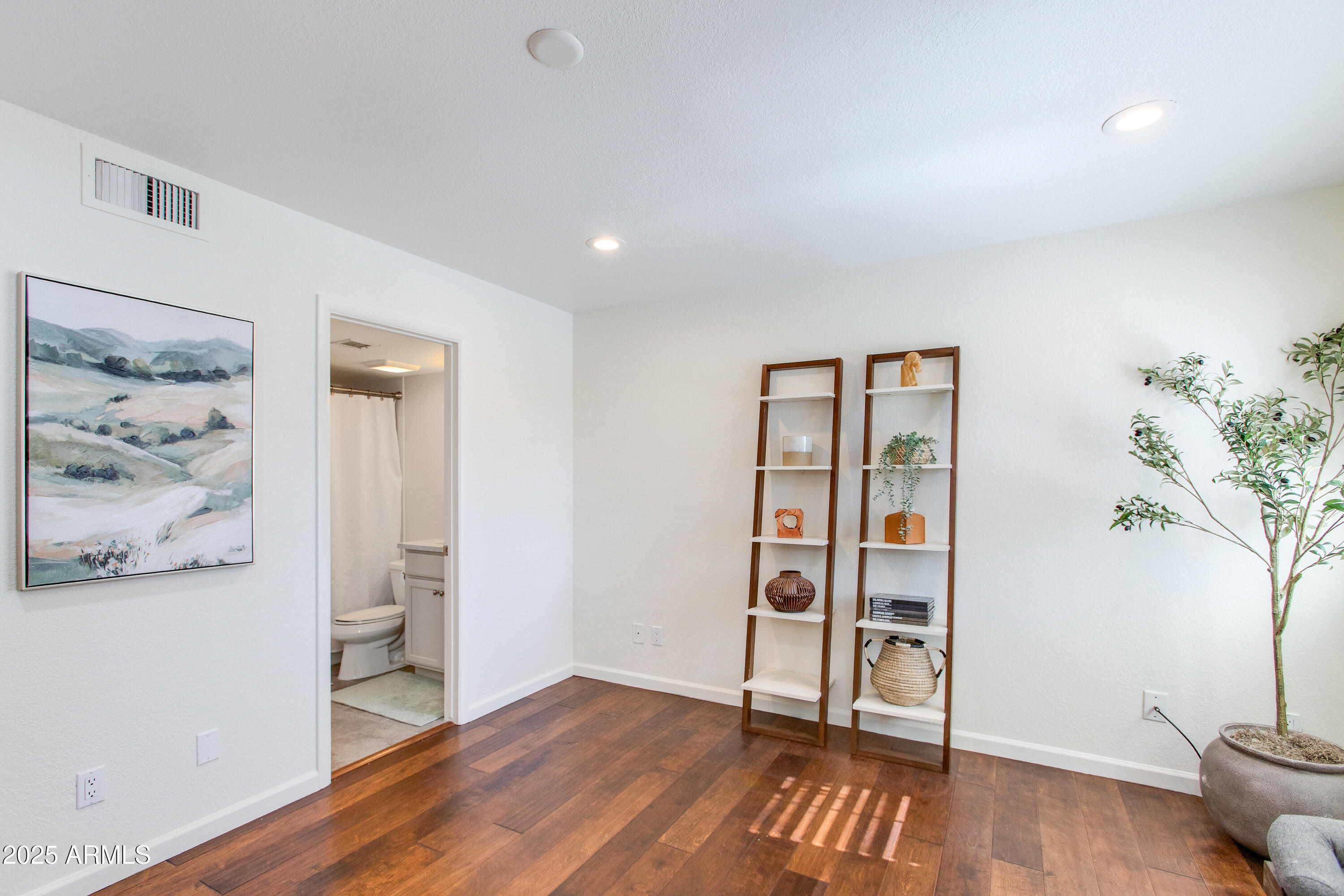 10 W GEORGIA Avenue 6