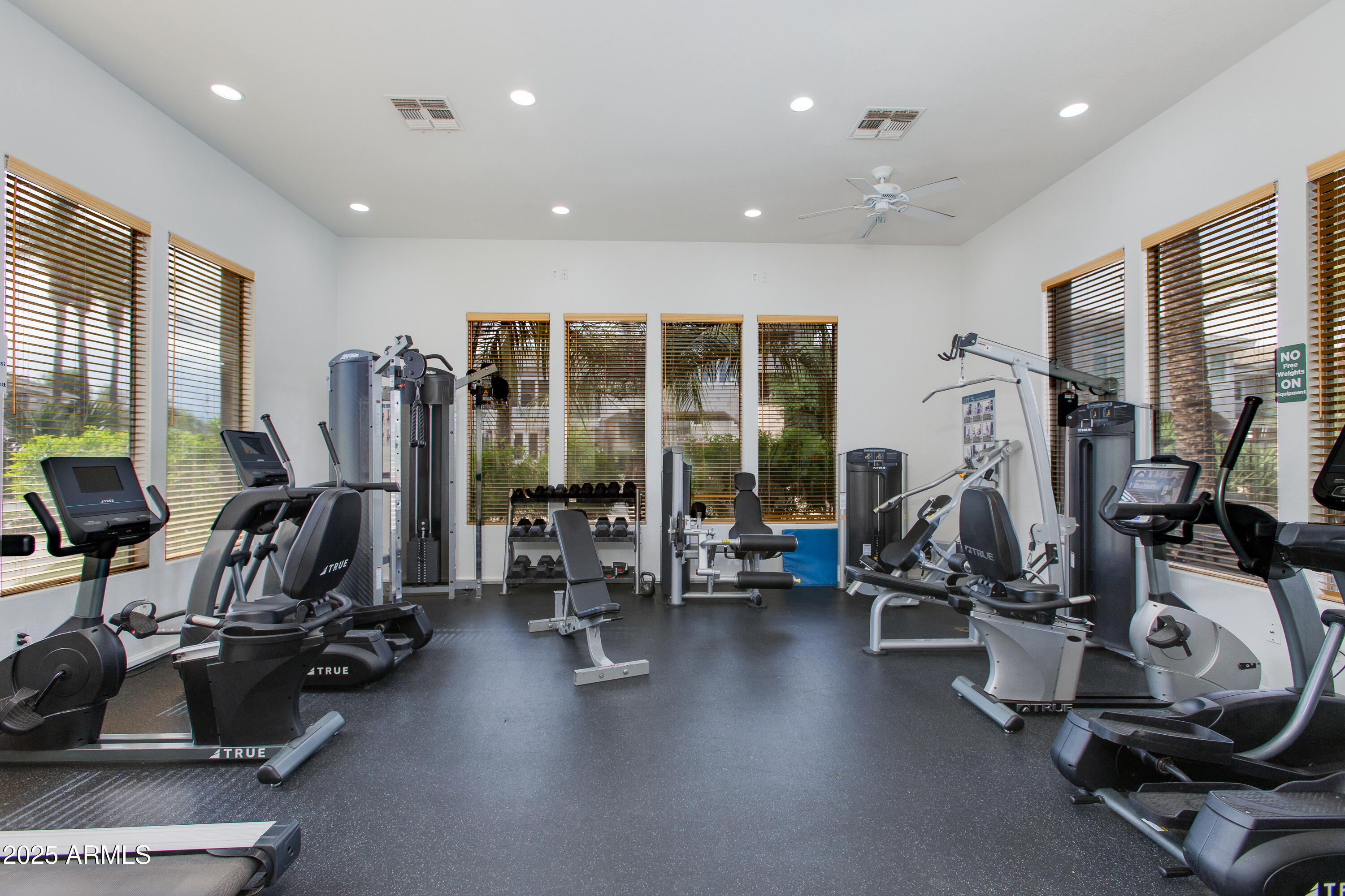 15221 N CLUBGATE Drive 2132