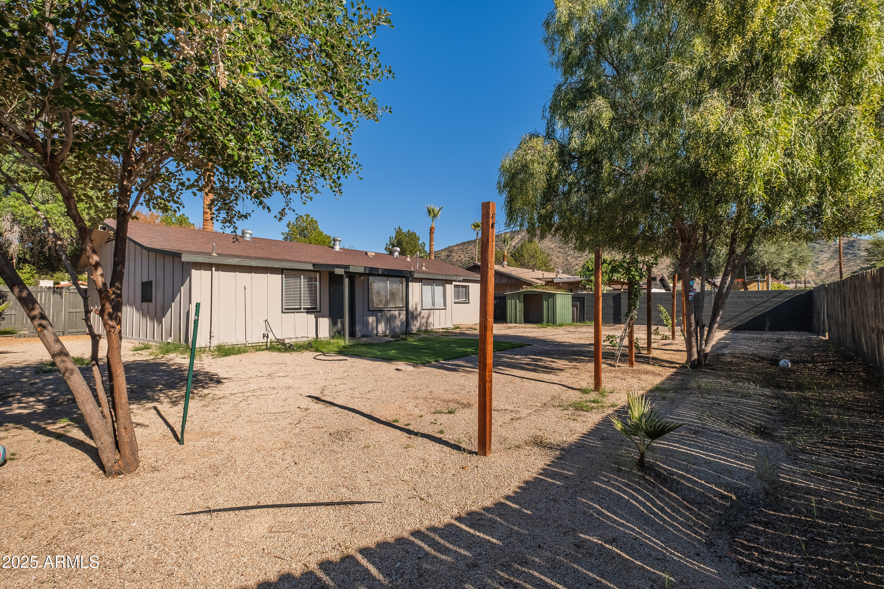 2045 W SUNNYSIDE Avenue