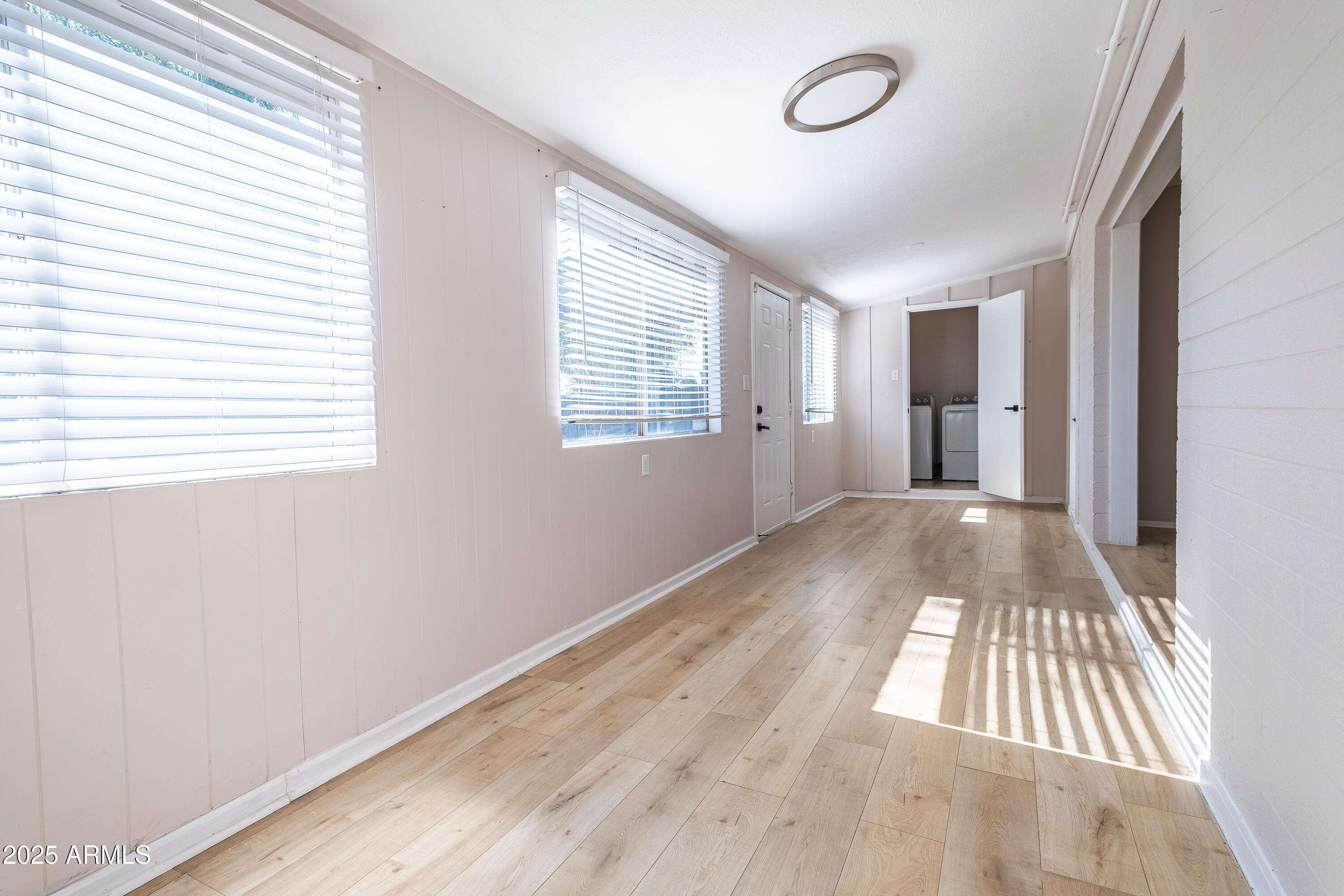 2045 W SUNNYSIDE Avenue