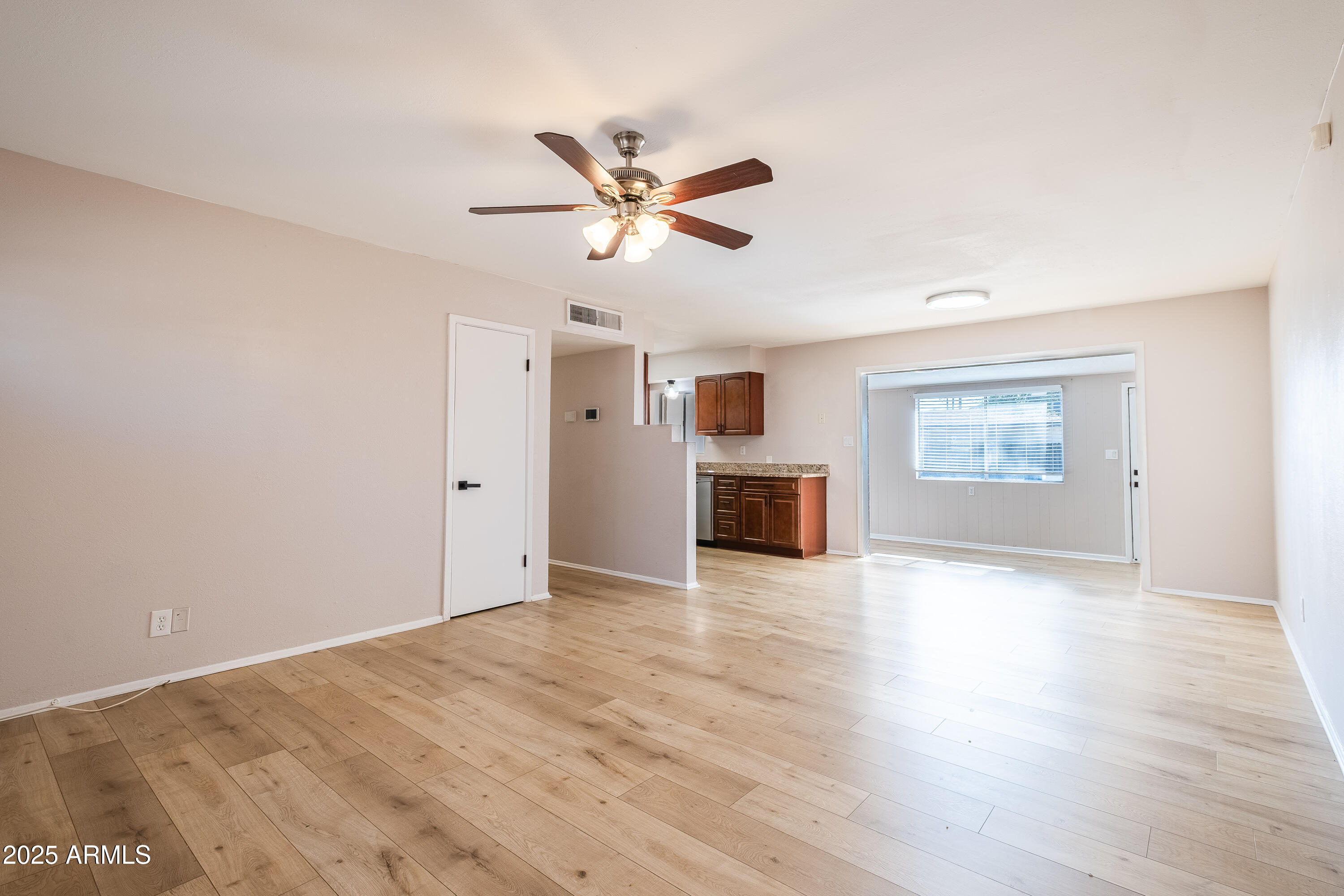 2045 W SUNNYSIDE Avenue