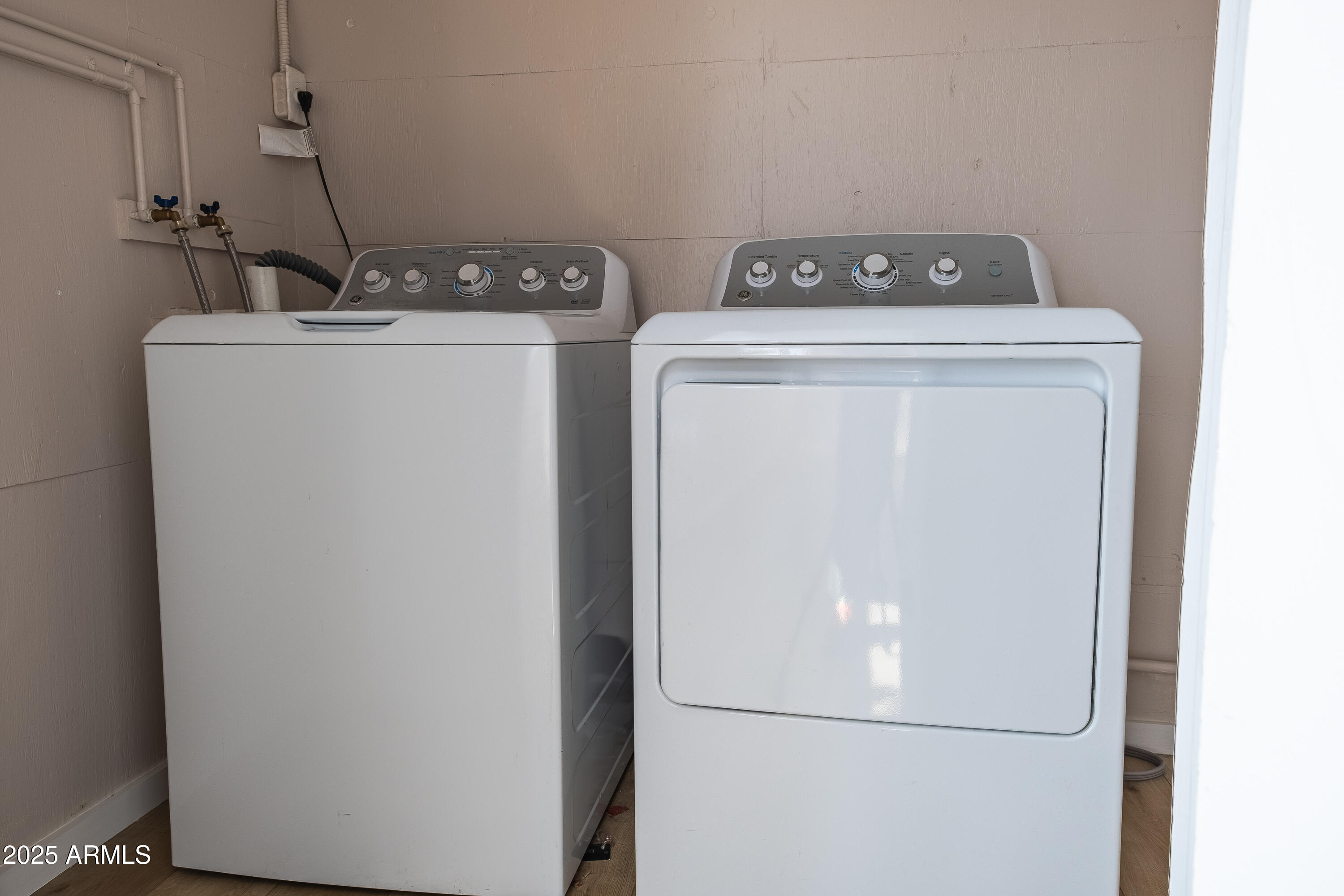 2045 W SUNNYSIDE Avenue