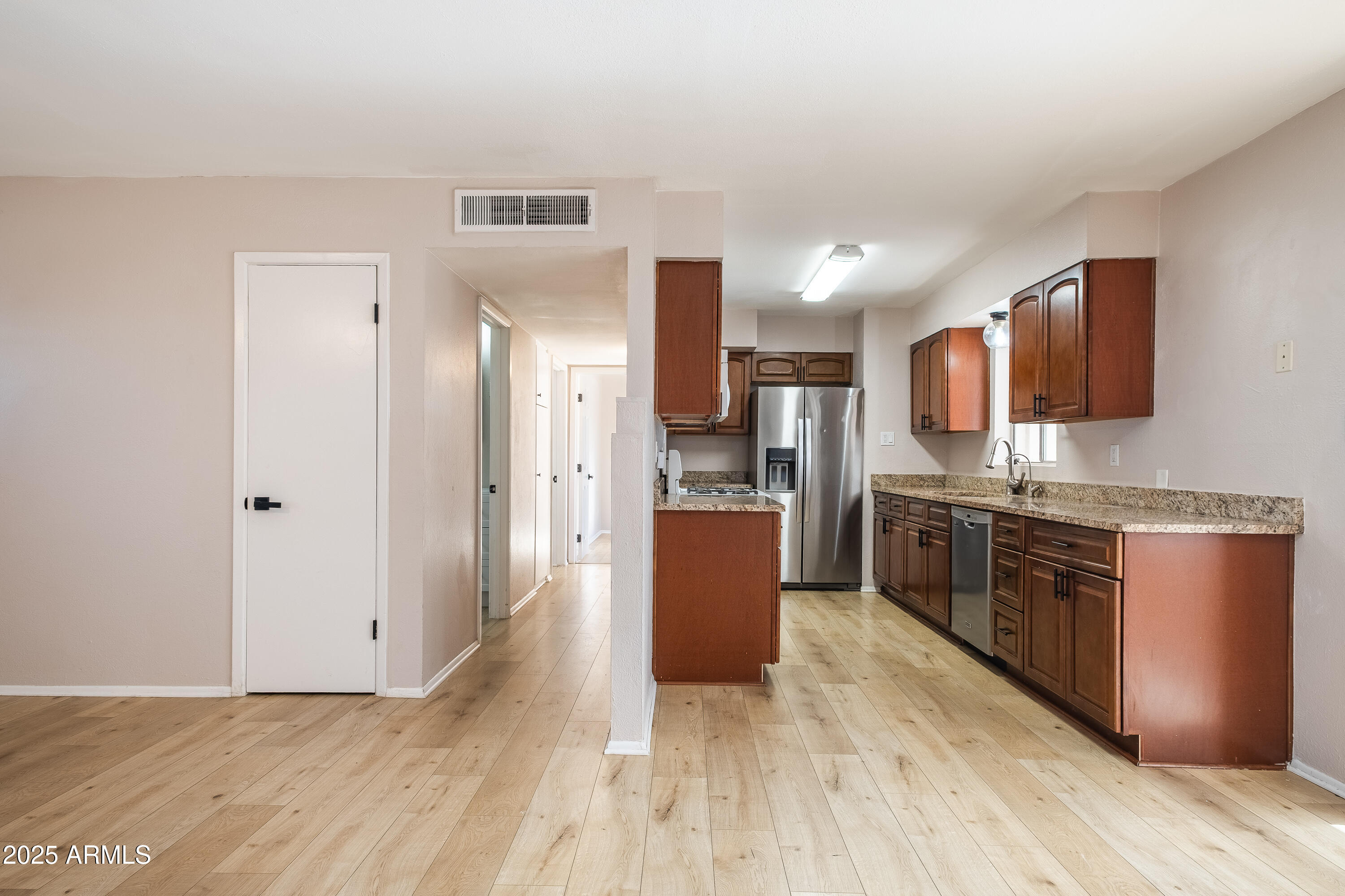 2045 W SUNNYSIDE Avenue