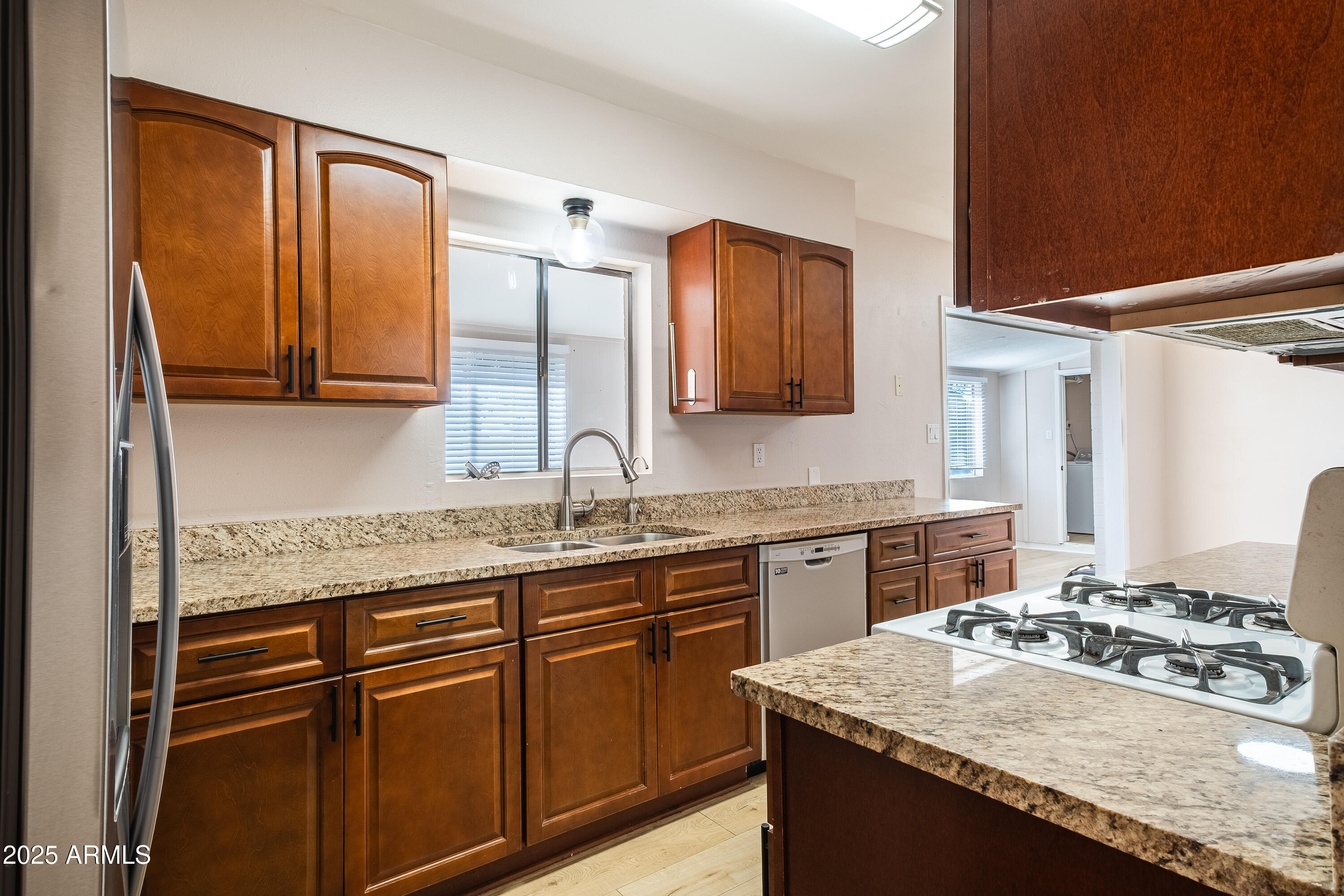 2045 W SUNNYSIDE Avenue