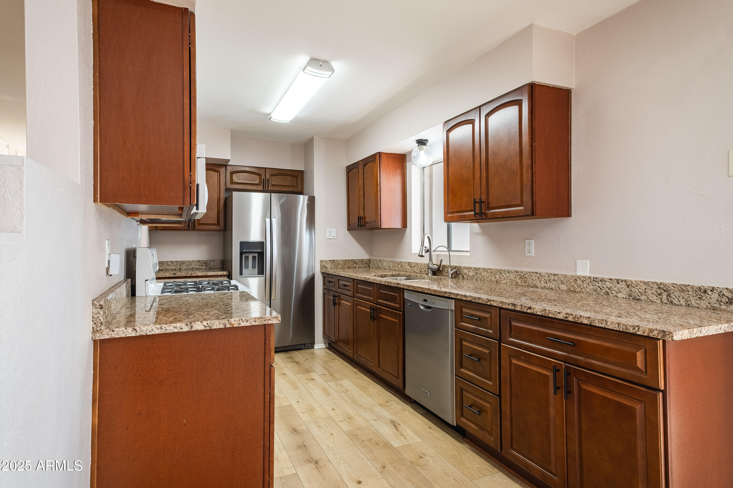 2045 W SUNNYSIDE Avenue