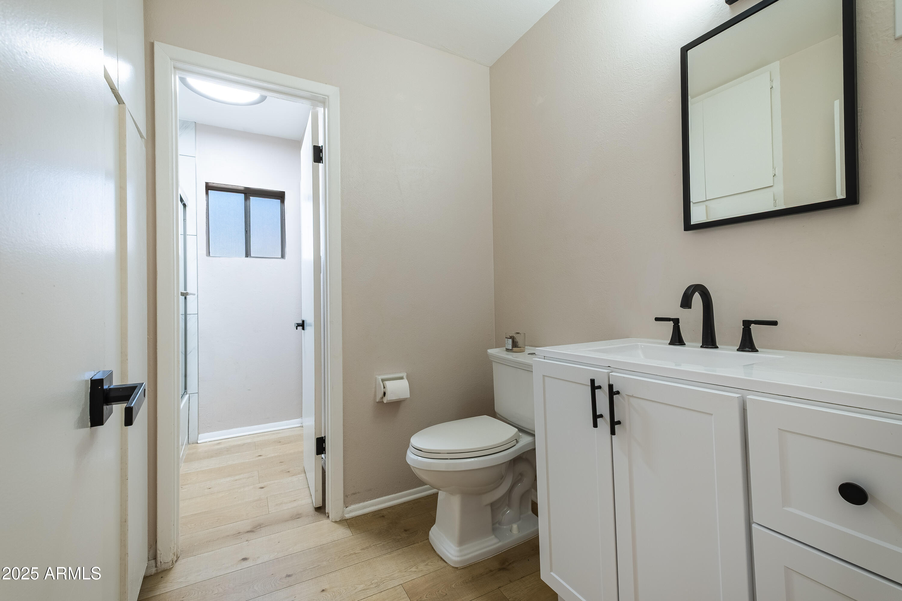 2045 W SUNNYSIDE Avenue