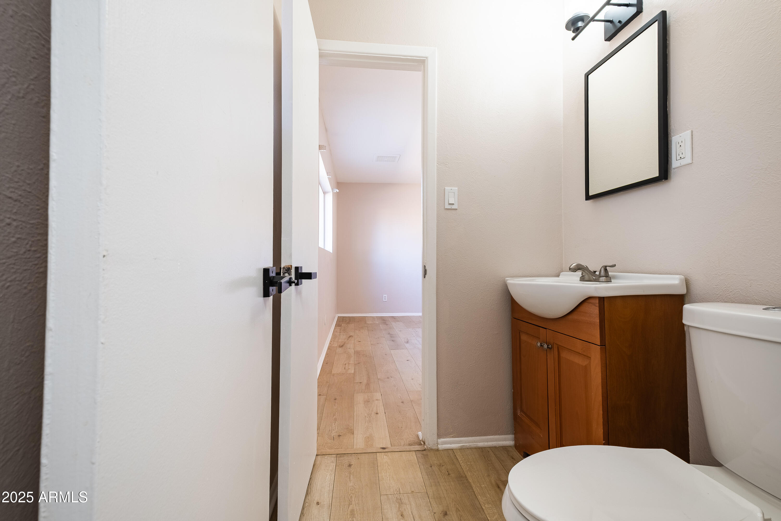 2045 W SUNNYSIDE Avenue