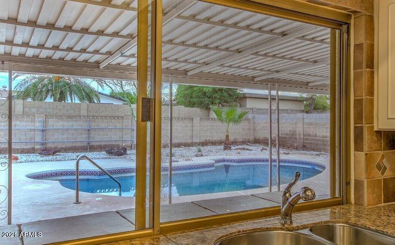 6129 E EDGEMONT Avenue