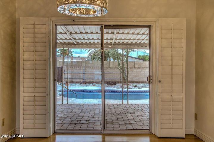 6129 E EDGEMONT Avenue