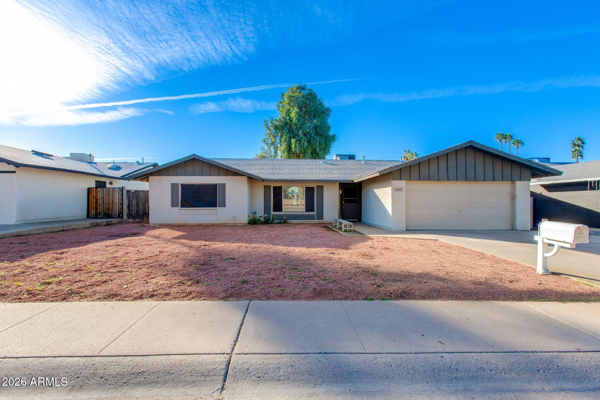 5025 W FRIER Drive