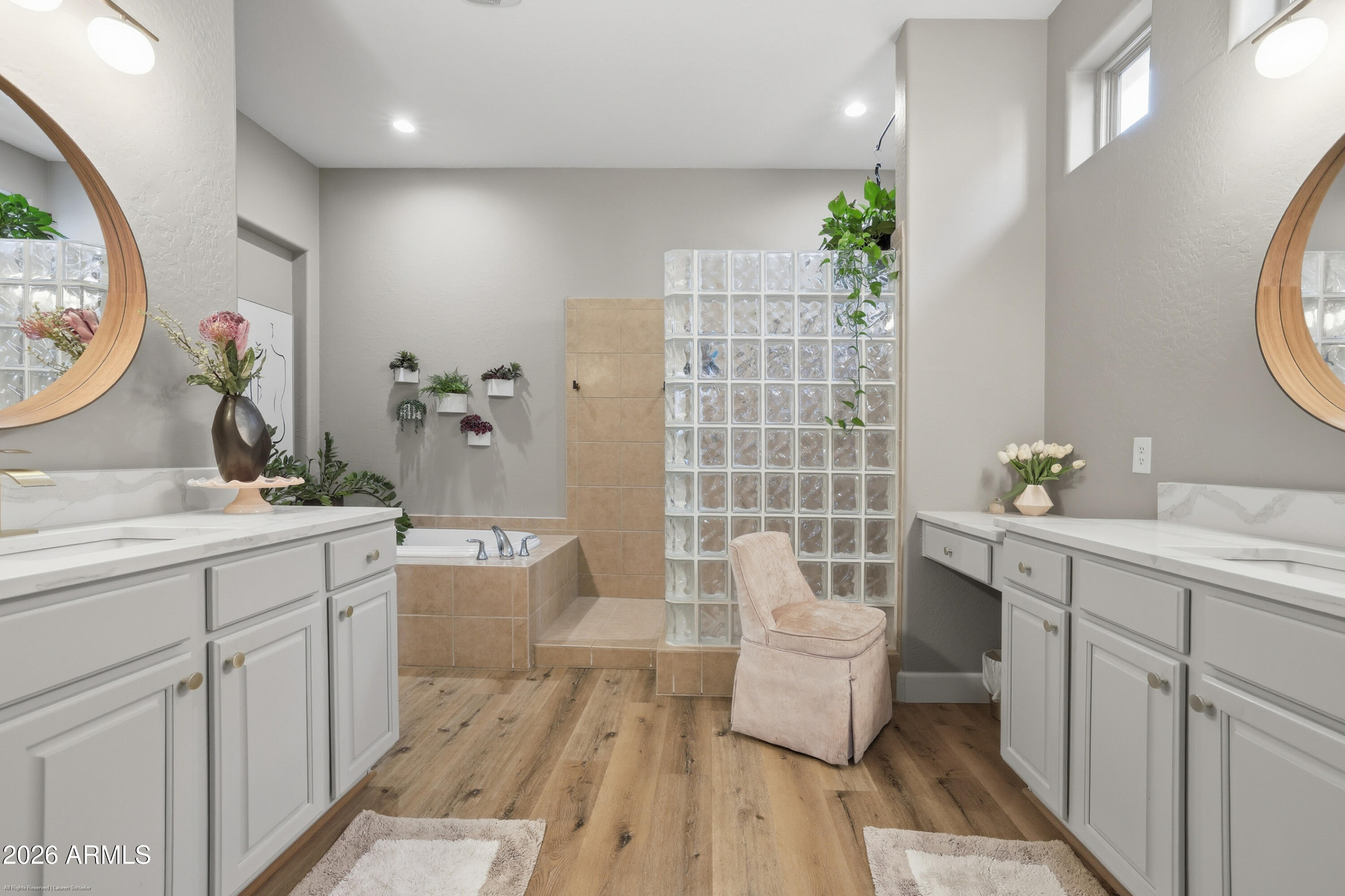 7615 E TRADERS Trail