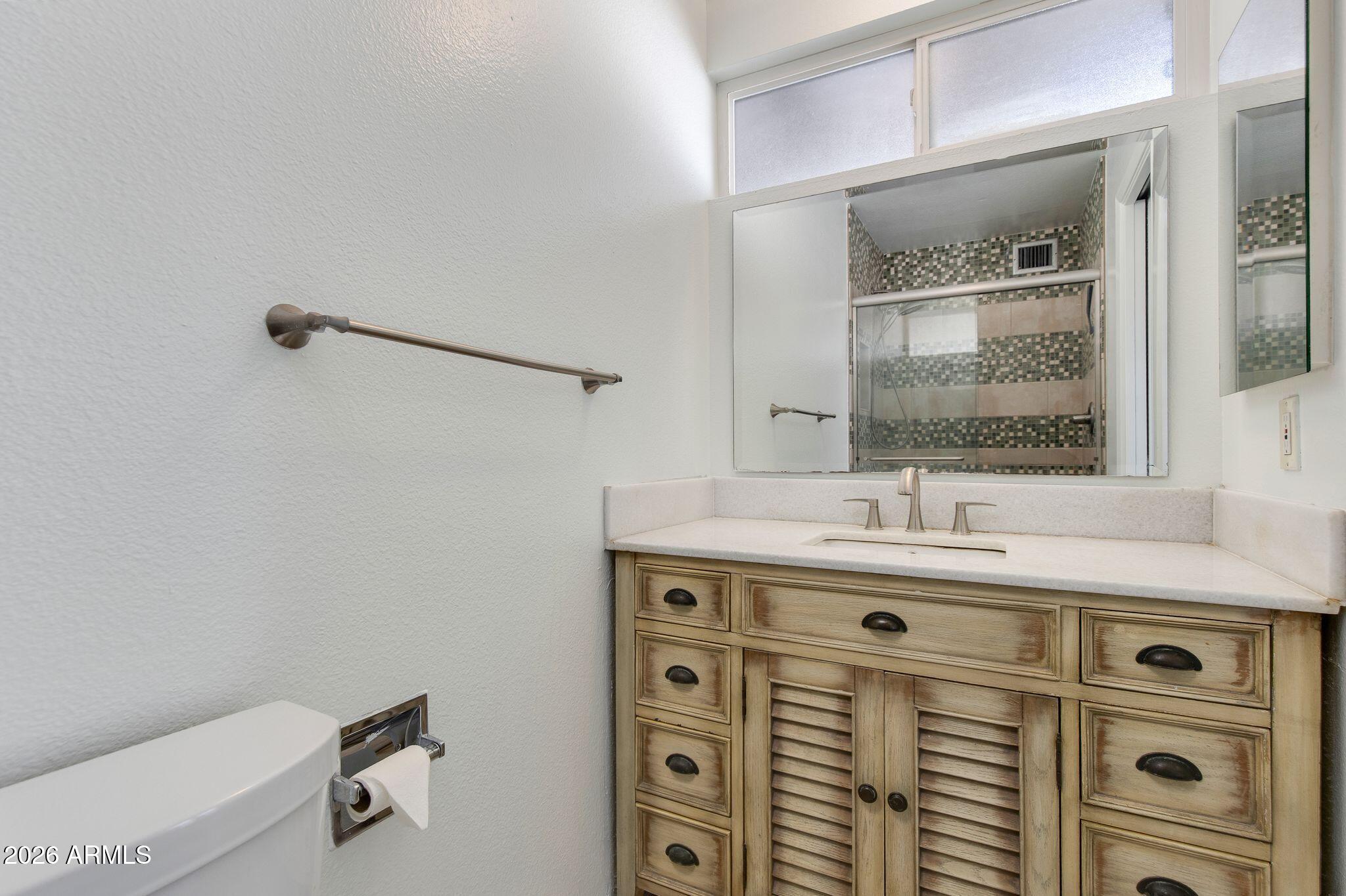 837 N REVERE Street E