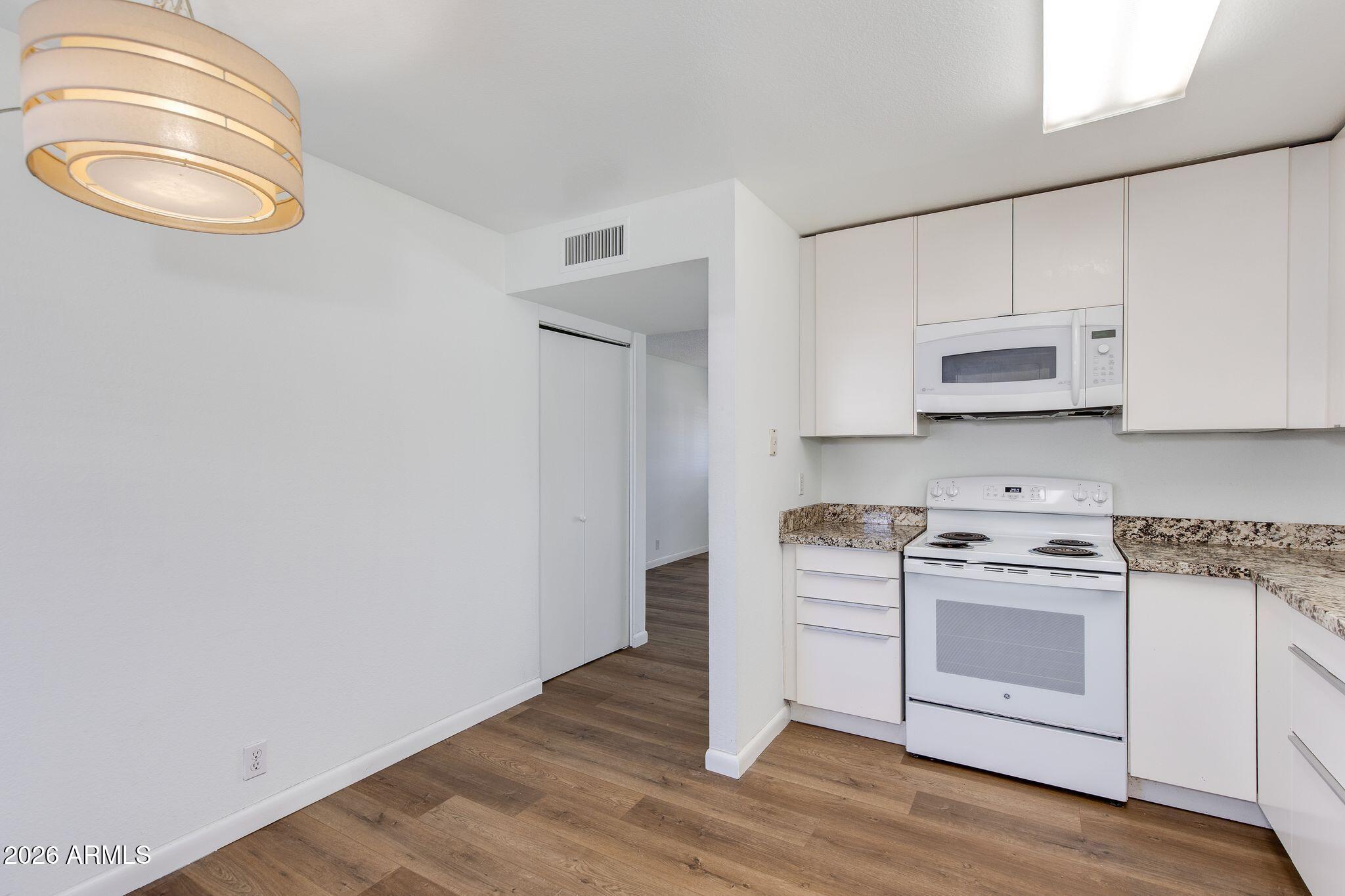 837 N REVERE Street E