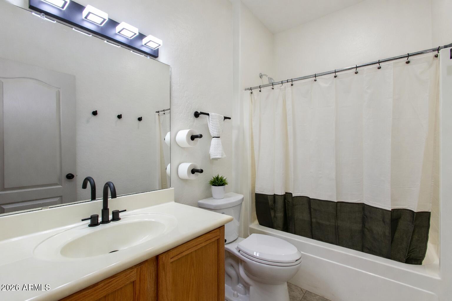 8242 S HIDDEN TRAIL Court