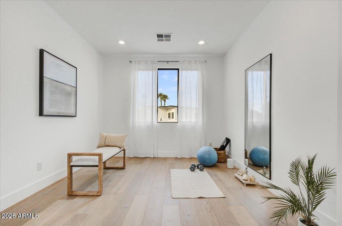 100 W Northern Avenue 6