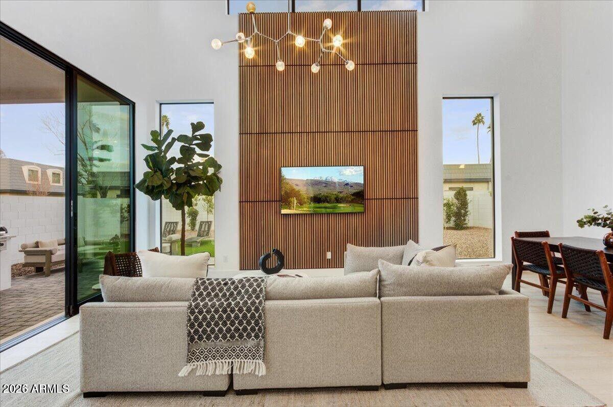 100 W Northern Avenue 6