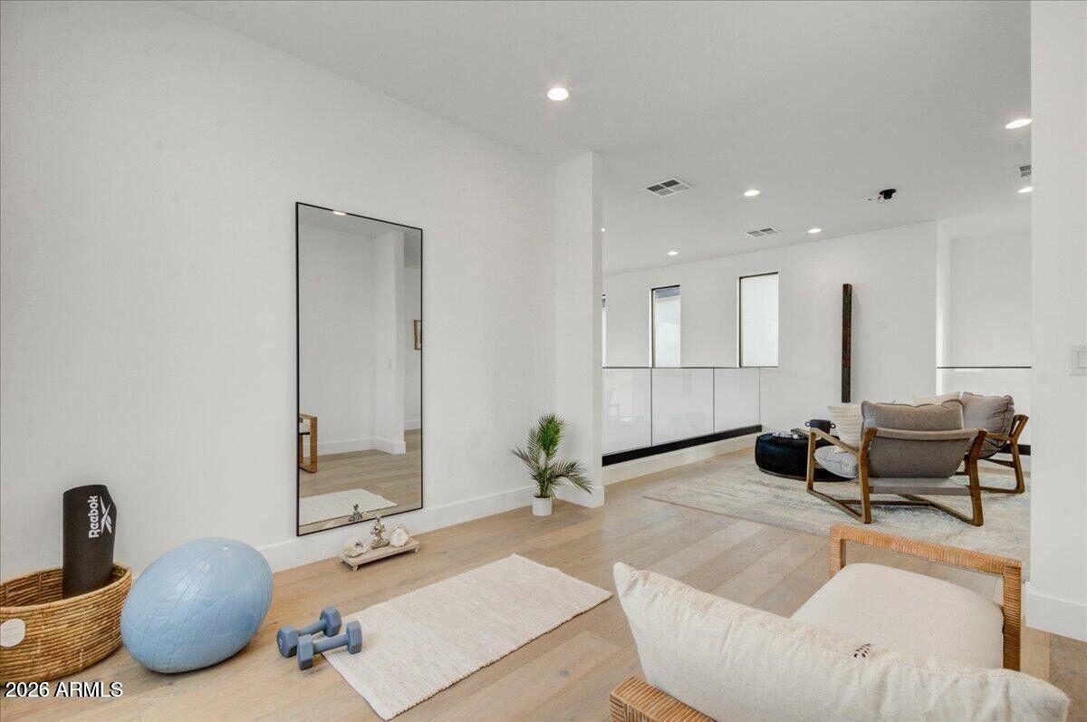 100 W Northern Avenue 6