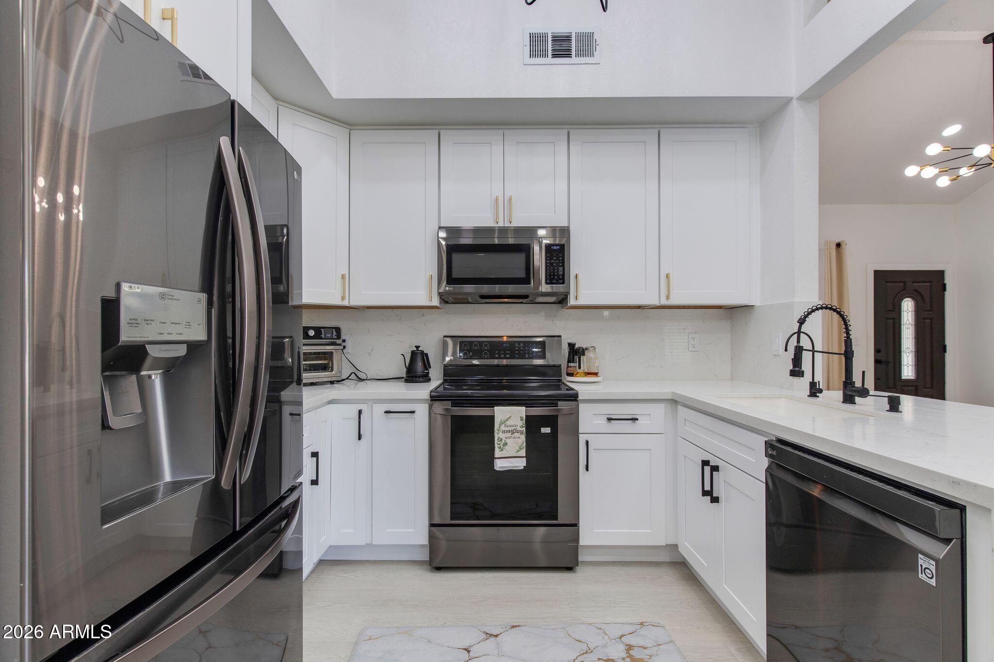 5216 W VOLTAIRE Drive