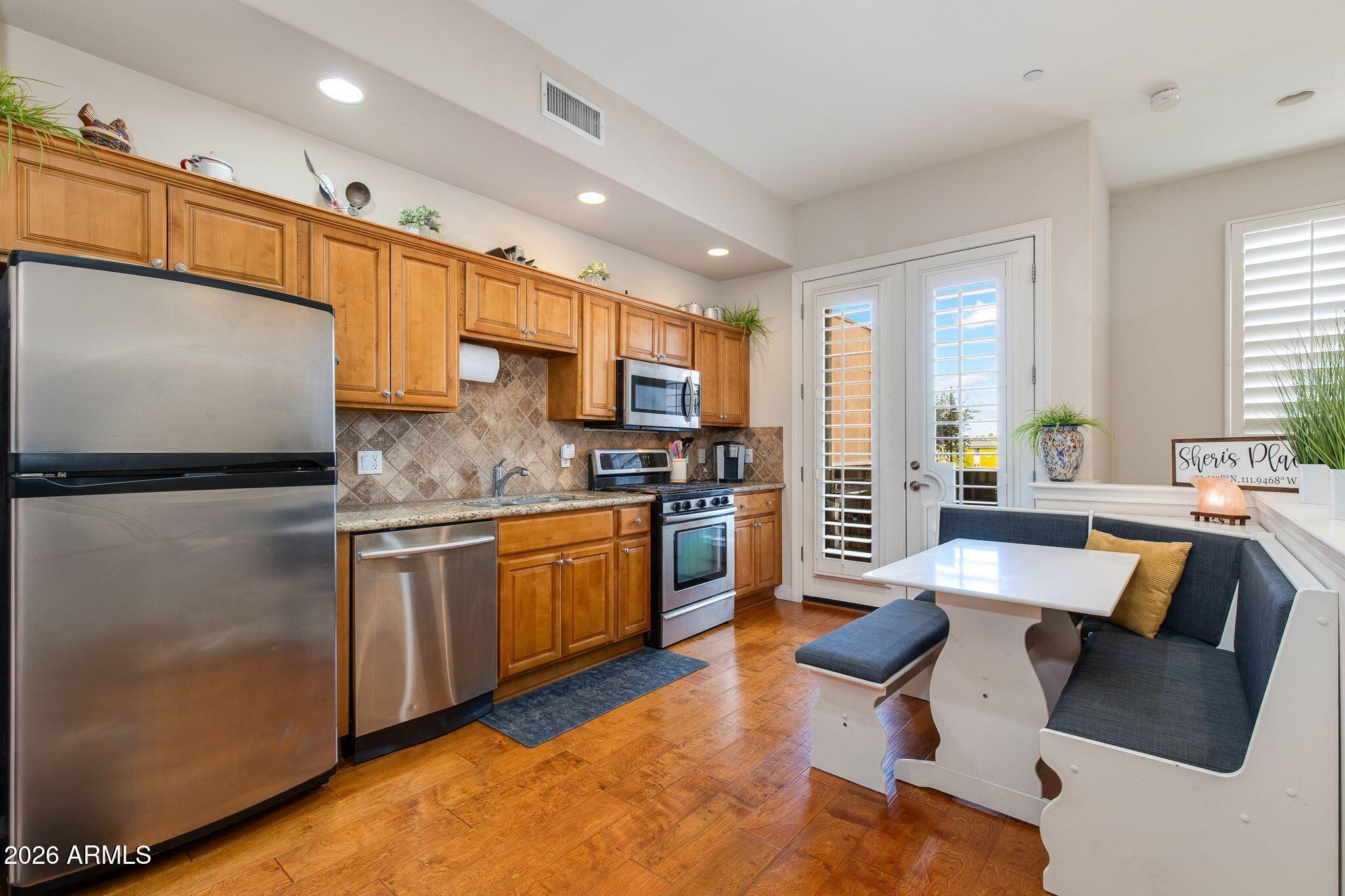 623 S ROOSEVELT Street