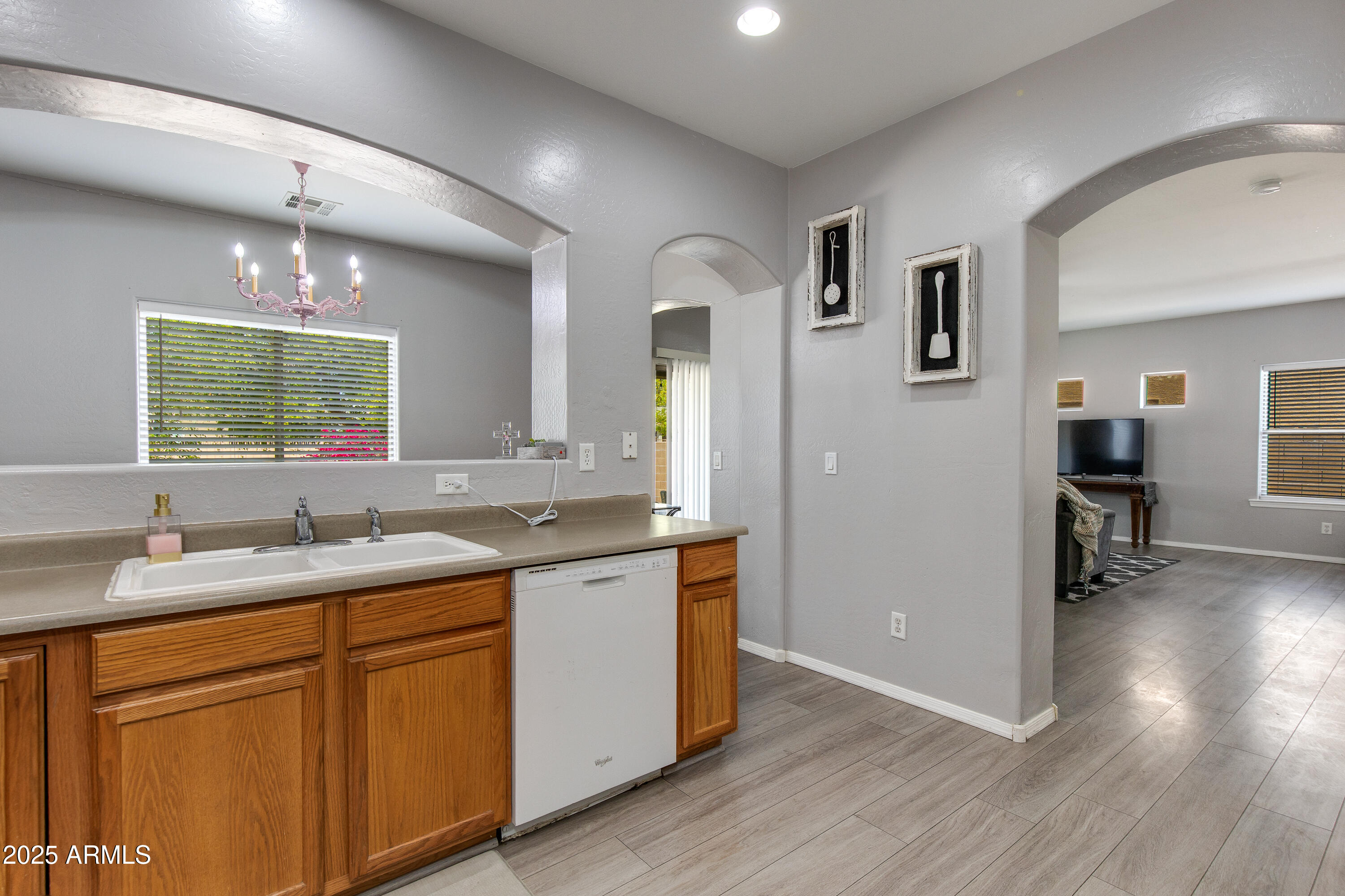 6626 W LAUREL Avenue