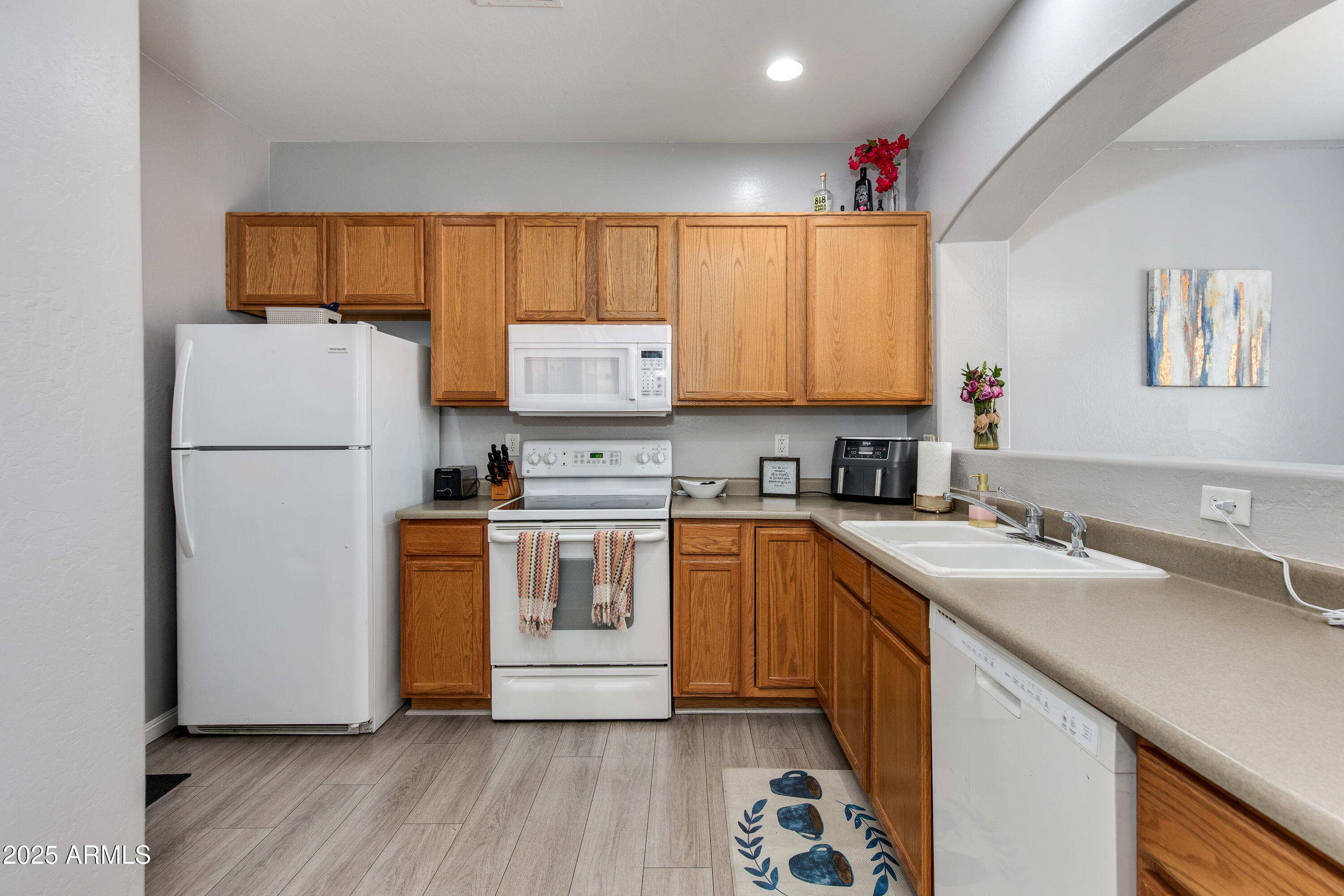 6626 W LAUREL Avenue