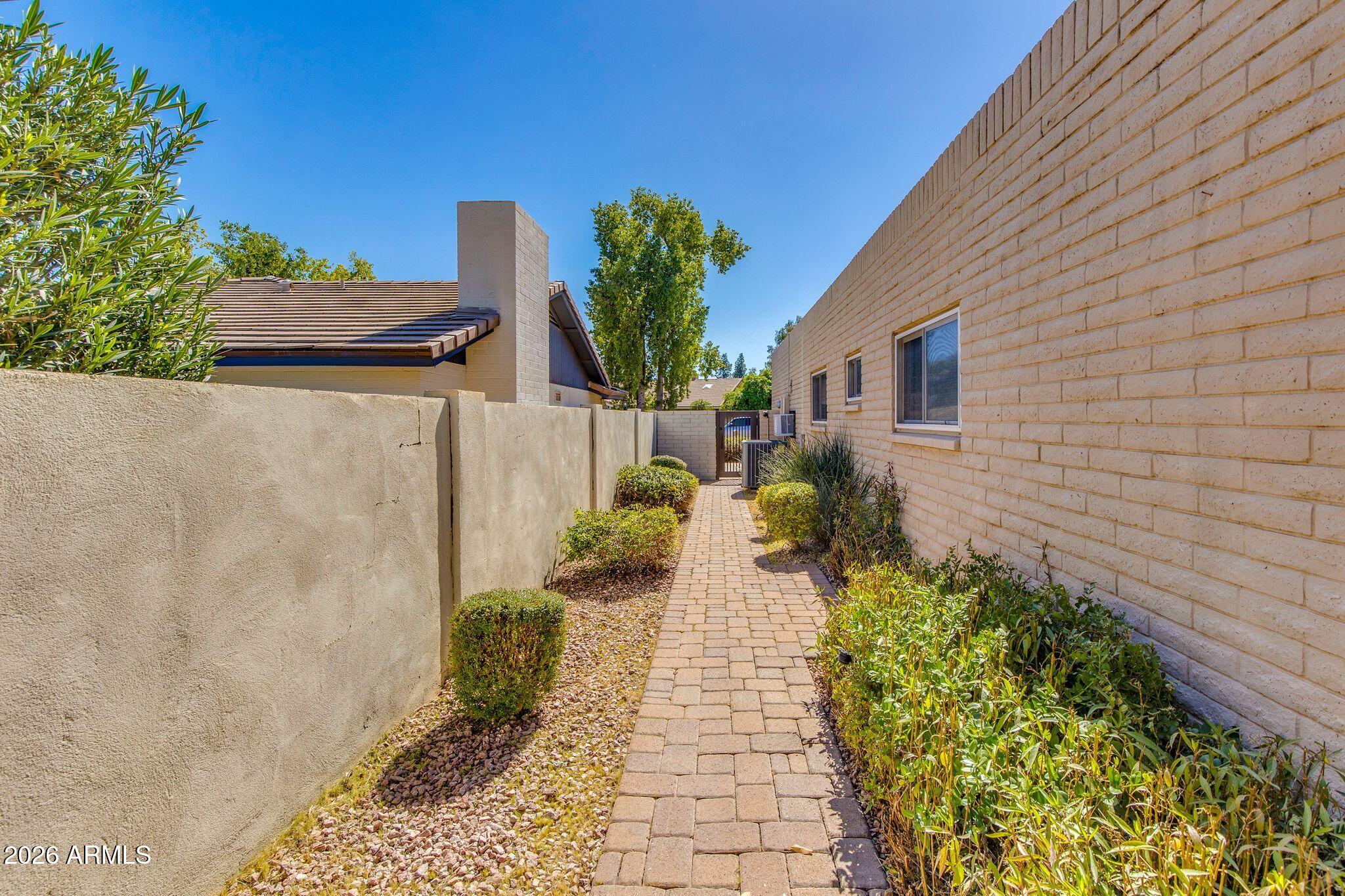 1204 E STEAMBOAT BEND Drive