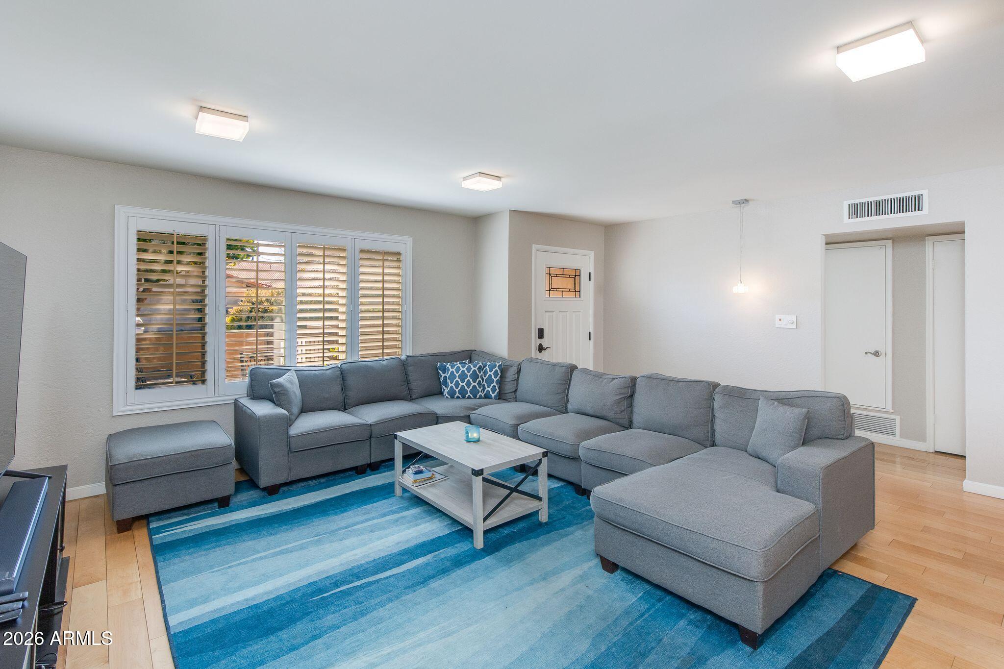 1204 E STEAMBOAT BEND Drive